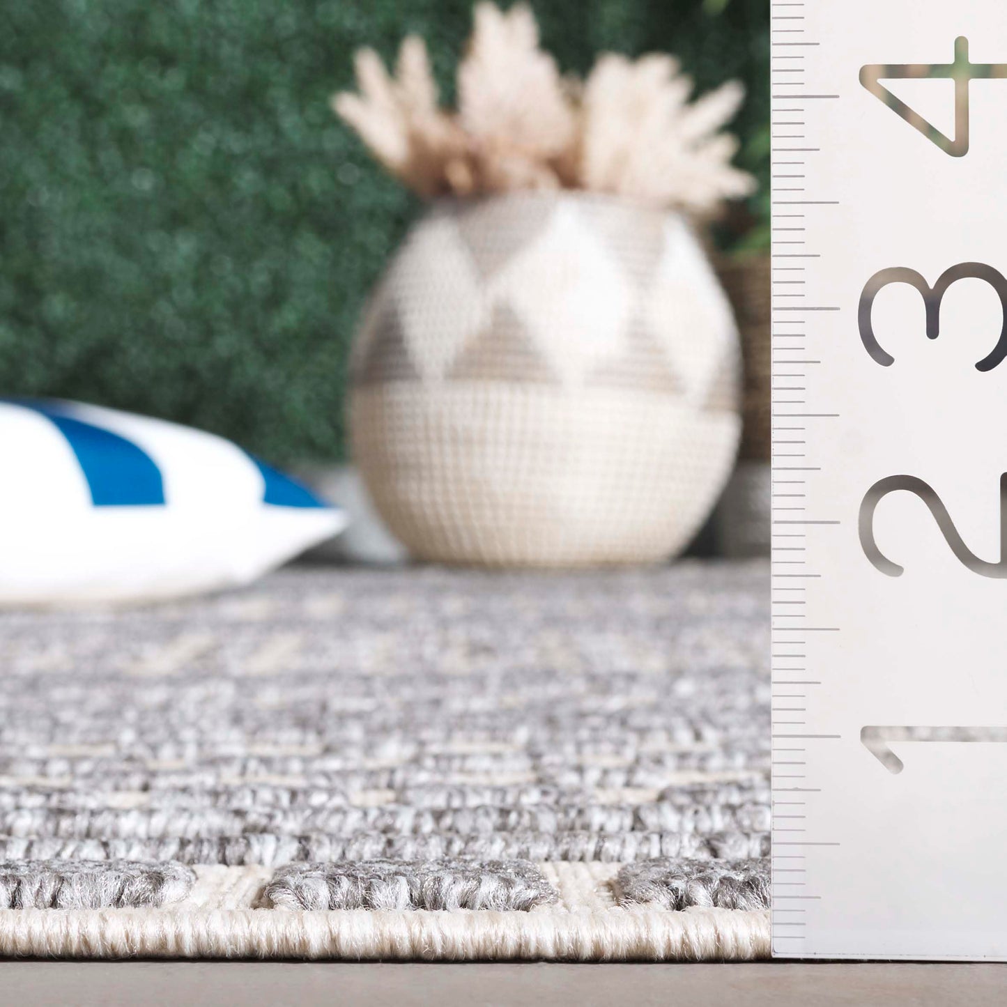 SAFAVIEH Washable Rug Outdoor Milos Collection - 5' x 7'6", Beige & Grey, Non-Shedding & Easy to Clean, Ideal for Patio, Backyard, Mudroom (MLO110A)