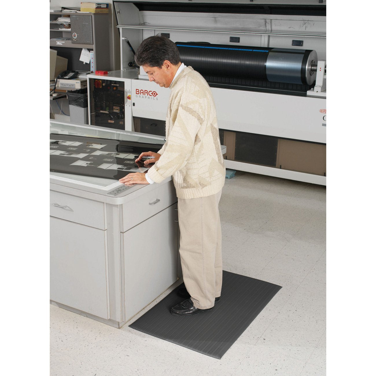 Genuine Joe Air Step Anti-Fatigue Black Mat, 36" L x 24" W