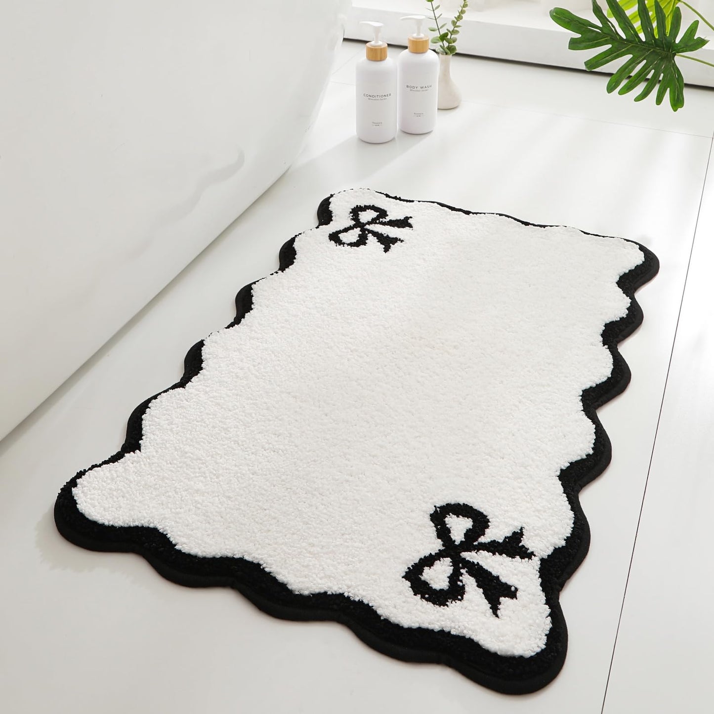 WENBOER Cute Bow Bath Mat, Black and White Scalloped Bathroom Rug, Soft Plush Microfiber Non Slip Washable Bath Rug, Coquette Bathroom Decor for Shower Tub Sink, 20x30 Inch