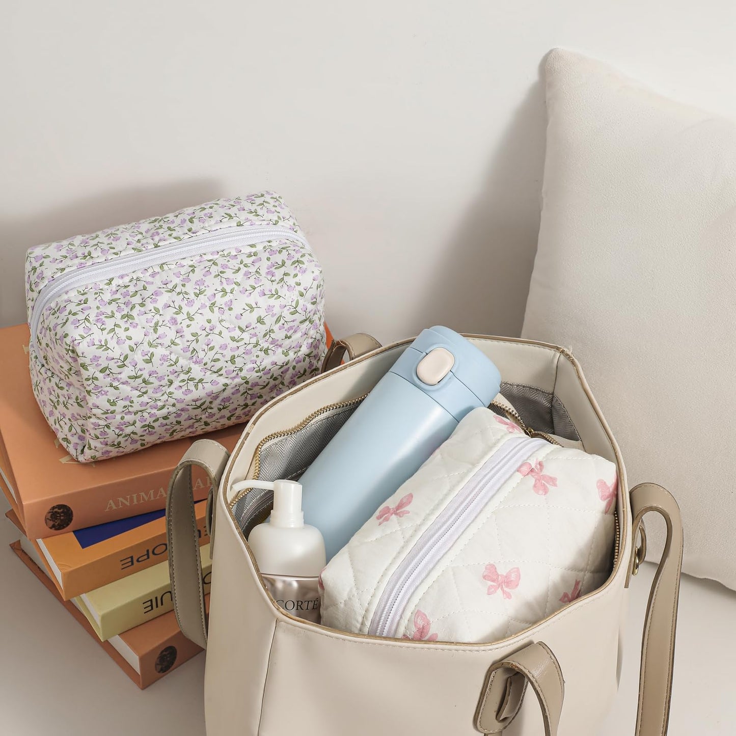 RSRSLEII Small Quilted Cotton Makeup Bag, Cute Floral Cosmetic Bag, Cotton Aesthetic Makeup Pouch, Kawaii Travel Toiletry Bag for Women and Girls (12White Pink Bow)