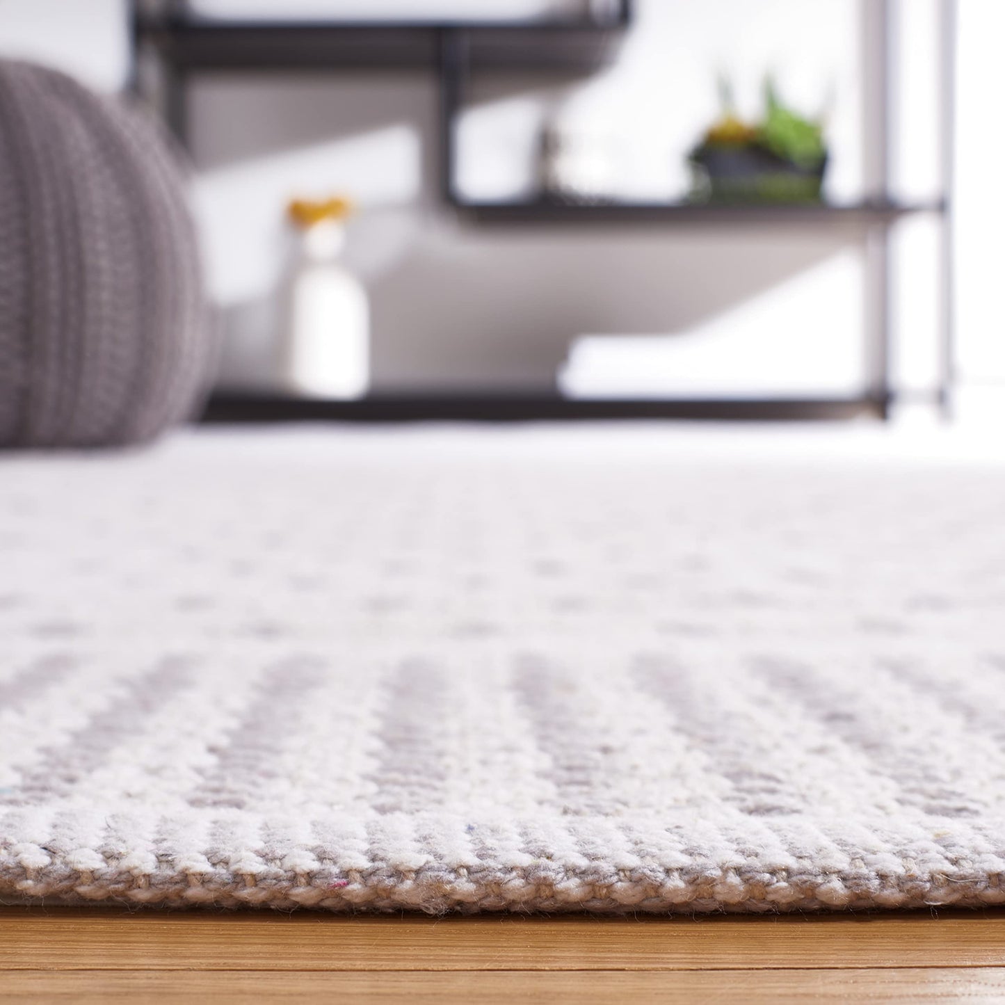 SAFAVIEH Montauk Collection Area Rug - 6' x 9', Light Grey & Ivory, Flat Weave Cotton Design, Easy Care, Ideal for High Traffic Areas in Living Room, Bedroom (MTK714G)