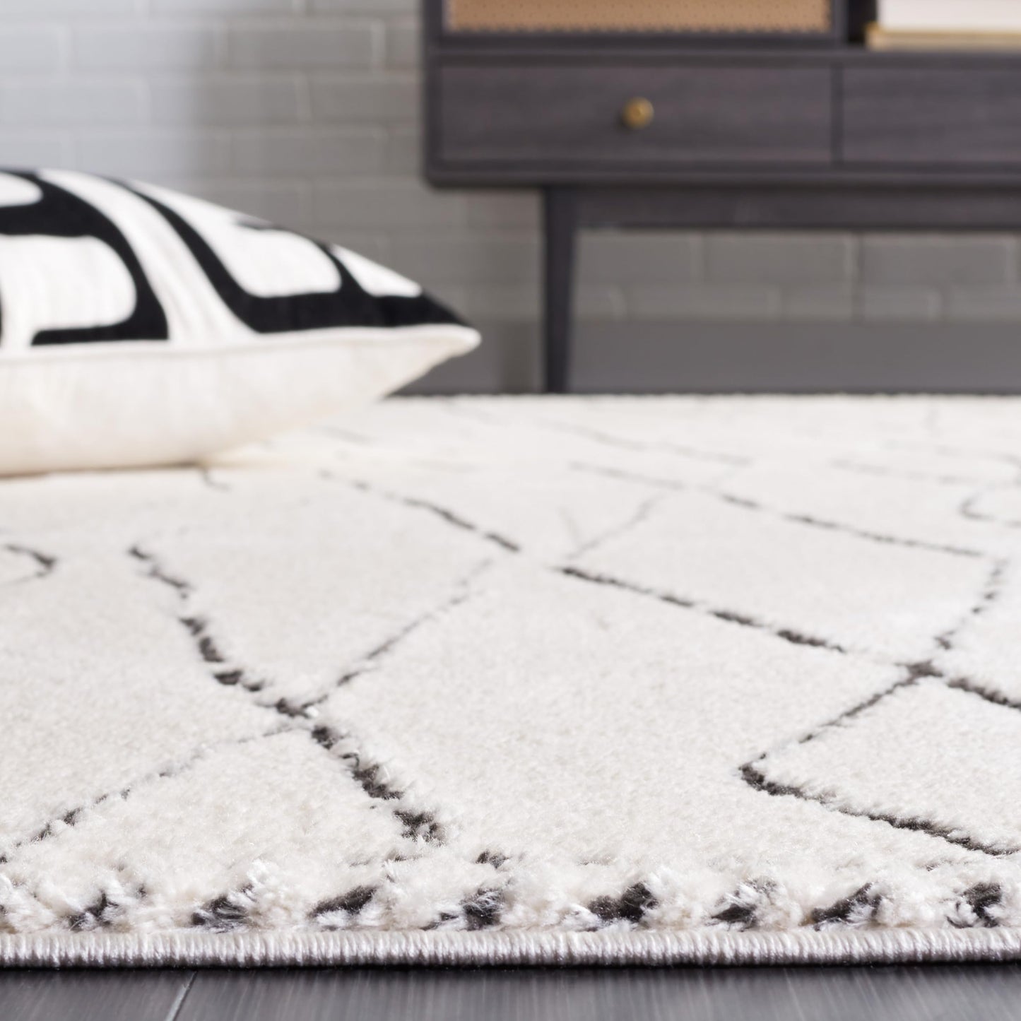 SAFAVIEH Melody Collection Area Rug - 9' x 12', Ivory & Black, Moroccan Boho Design, Non-Shedding & Easy Care, Ideal for High Traffic Areas in Living Room, Bedroom, Dining Room (MEL112B-9)