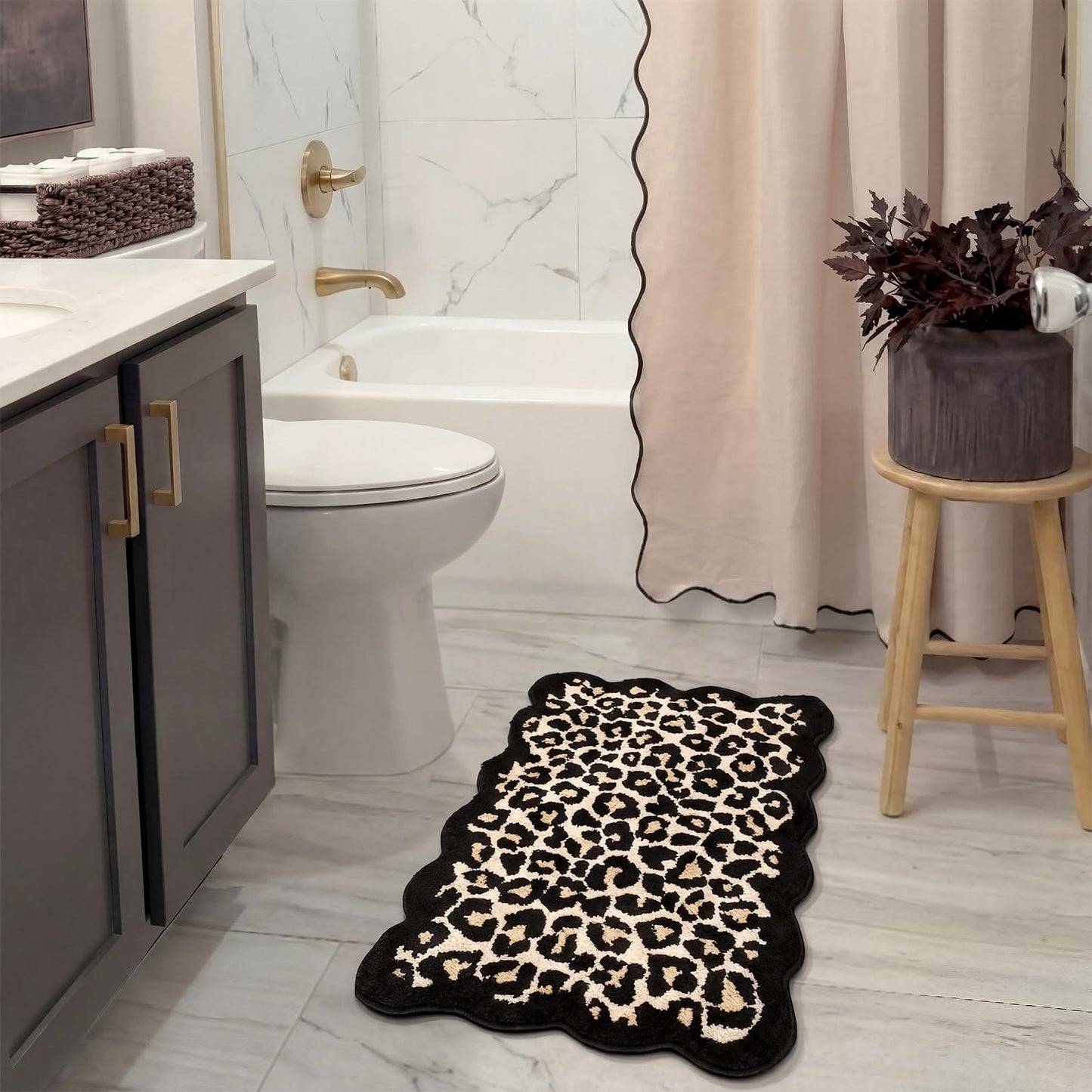 Dunzy Scalloped Cheetah Rug Leopard Bathroom Mat Cheetah Print Room Decor Cute Absorbent Bath Mat for Bathroom Non Slip Soft Leopard Bath Rug Western Decor for Home Living Room Bedroom, 20 x 31