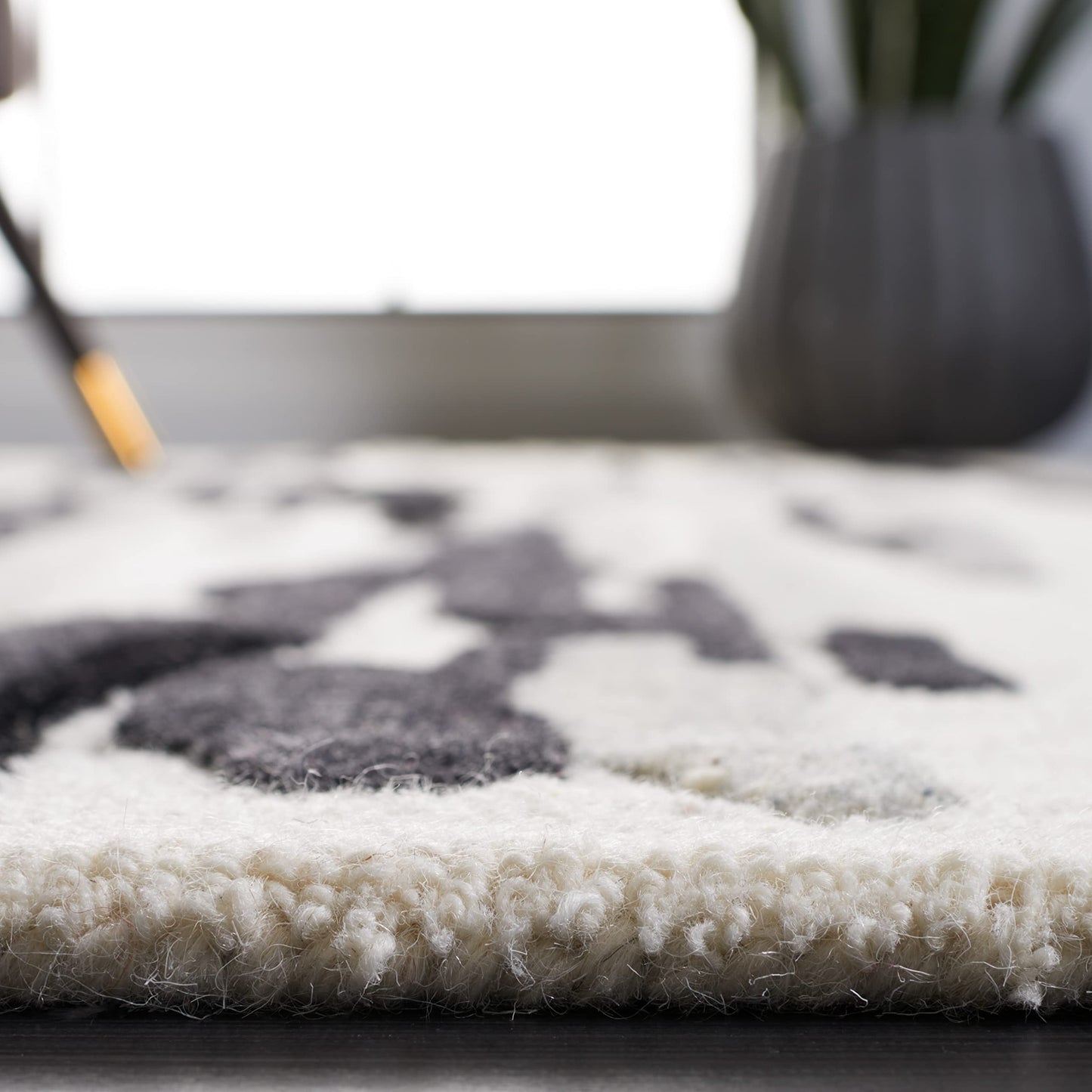 SAFAVIEH Rodeo Drive Collection Area Rug - 9' x 12', Ivory & Black, Handmade Mid-Century Modern Abstract Wool, Ideal for High Traffic Areas in Living Room, Bedroom (RD858Z)