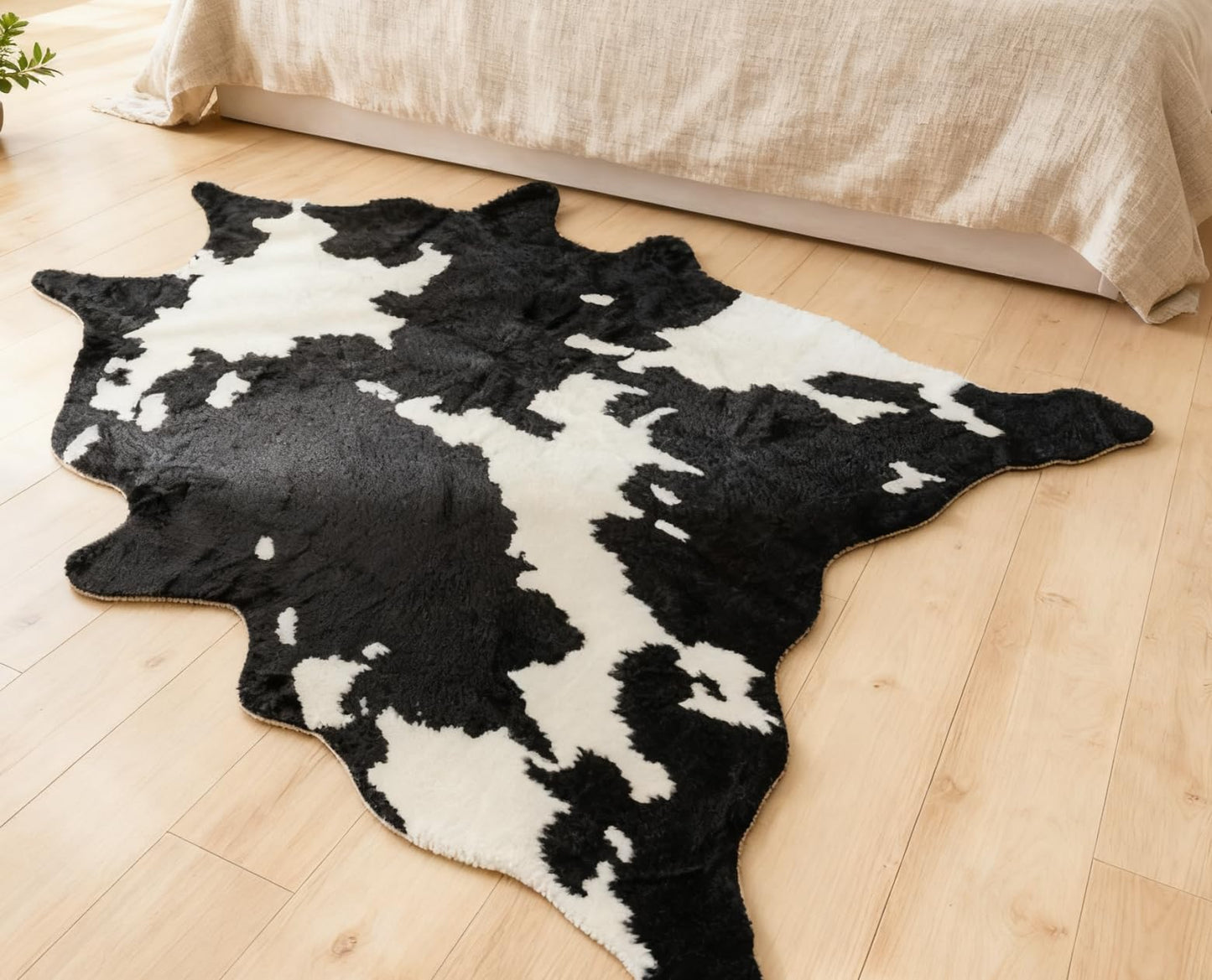 Faux Cowhide Rug Cow Print Area Rug for Living Room Bedroom Soft Faux Fur Animal Print Skin Western Boho Decor Natural Pattern Hide Carpet with No-Slip Floor Mat (5.2ft x 7.2ft)