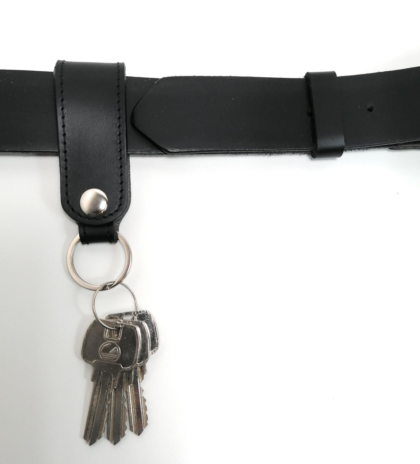 Key Chain Genuine Leather Car Keychain for Belt, Universal Key Fob Keychain Holder for Men and Women (Black key chain)