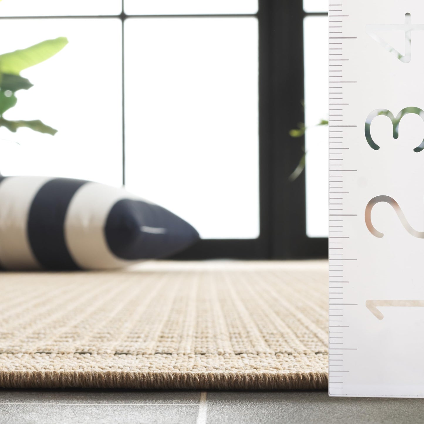 SAFAVIEH Washable Rug Outdoor Sisal Performance Collection - 5'3" x 7'6", Beige & Natural, Non-Shedding & Easy to Clean, Ideal for Patio, Backyard, Mudroom (SPF108B)