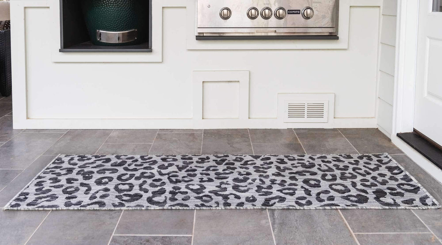 Unique Loom Outdoor Safari Collection Area Rug - Leopard (2' x 6' 1" Runner, Light Gray/ Gray)