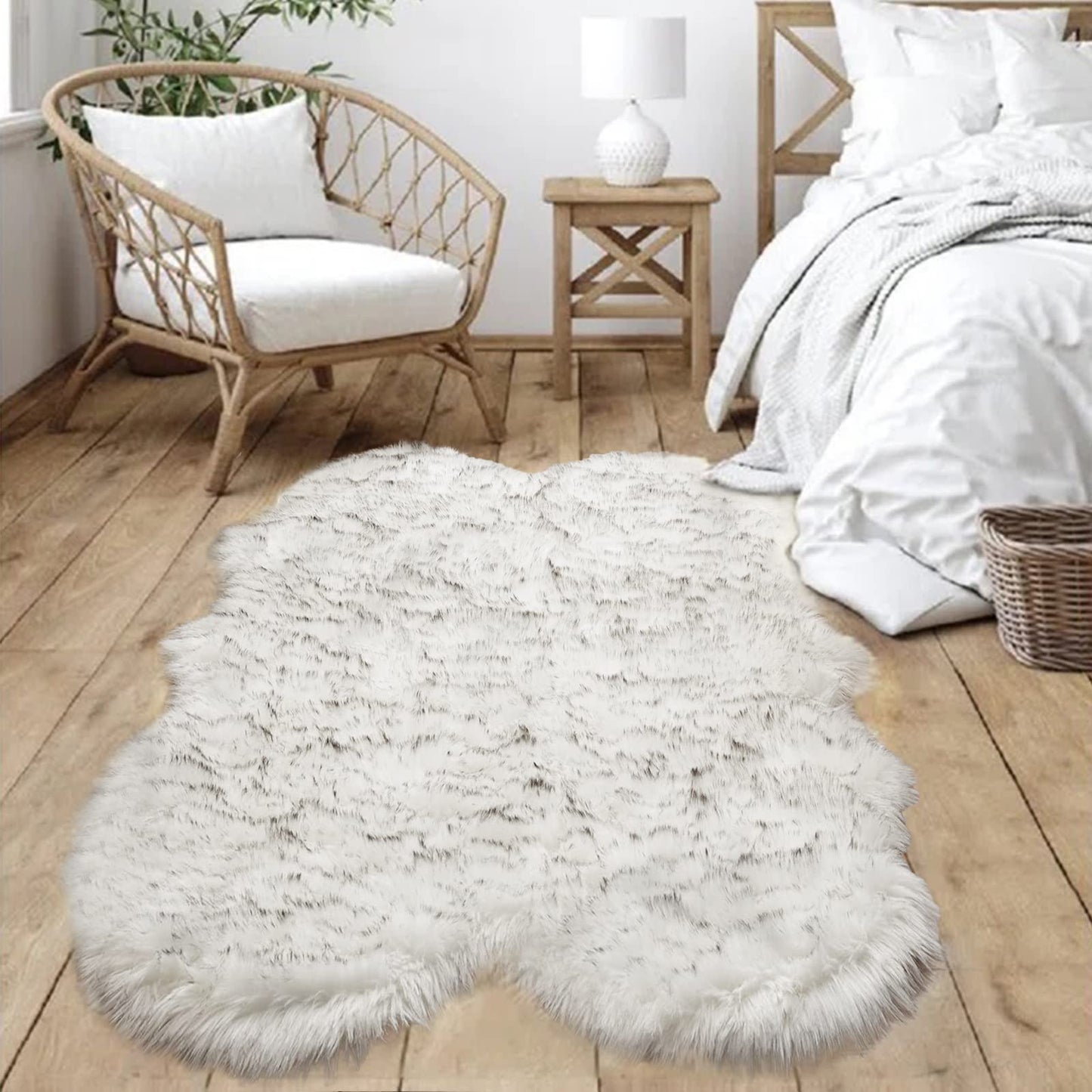 Goolela Faux Sheepskin Fur Rug 4x6 Fluffy Fuzzy Furry Carpet White with Grey Tips Shaggy Rug for Bedroom Living Room Bedside Plush Washable Sheepskin