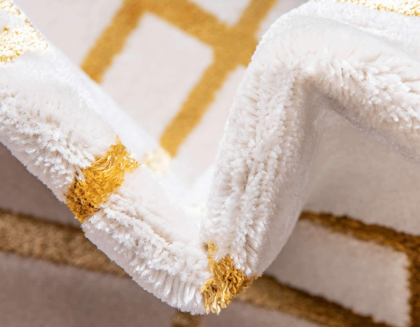 Unique Loom Marilyn Monroe Glam Collection Area Rug - Deco (5'x 8' Rectangle, White Gold/ Gold)