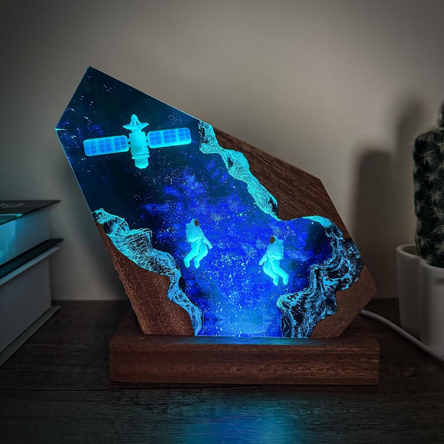 NICE HERA Space Resin Lamp - Handmade Galaxy Resin Night Light with USB Port, Variable Lights, Space Gifts for Adults, Astronaut Enthusiast Collectibles, Unique Birthday Gifts for Him & Her (6"x4")