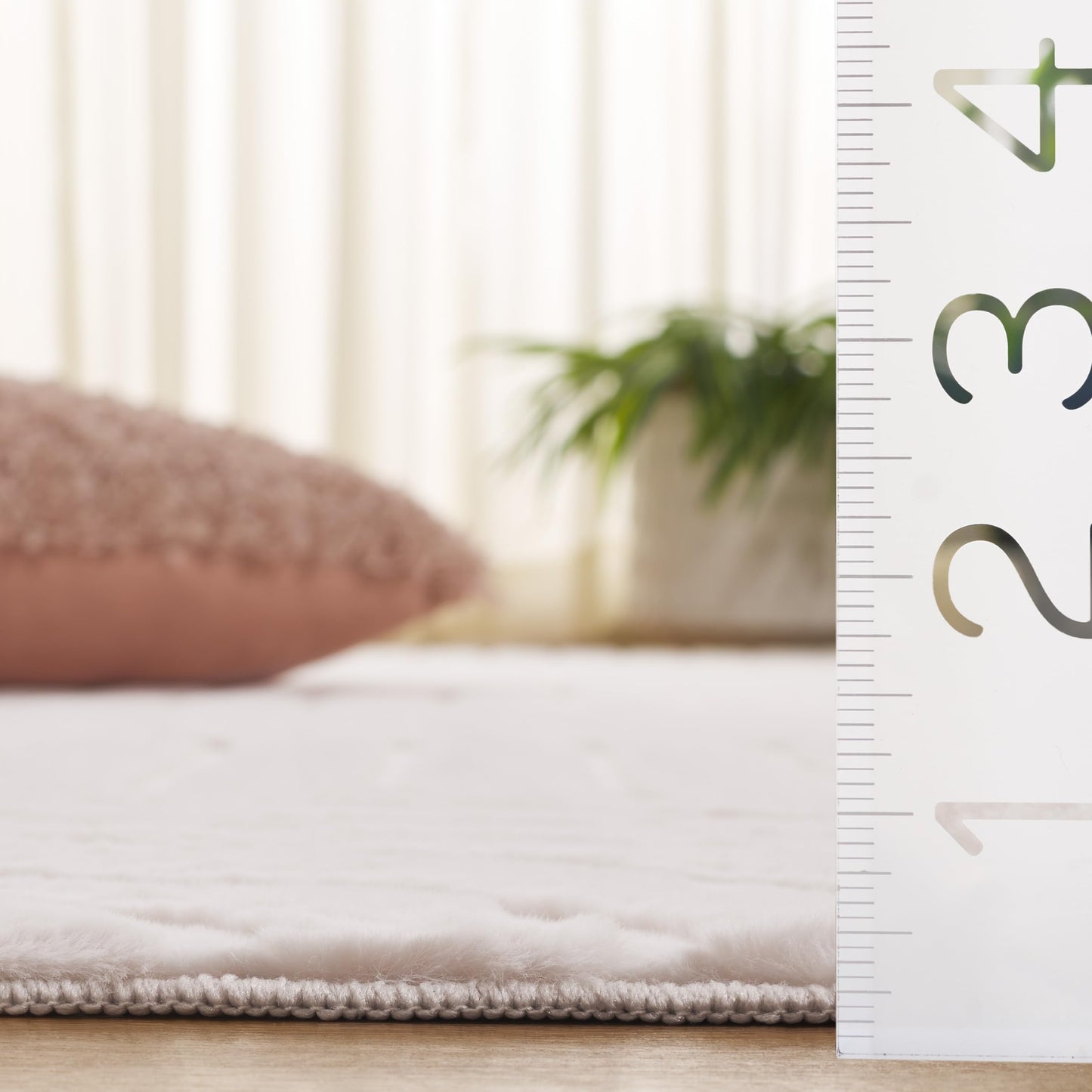 SAFAVIEH Washable Rug Faux Rabbit Fur Shag Collection - 3' x 5', Ivory, Slip Resistant & Easy Cleaning, Ideal for Living Room, Bedroom, Nursery, Boys & Girls Kids Playroom, Dining Space (FRF881A)