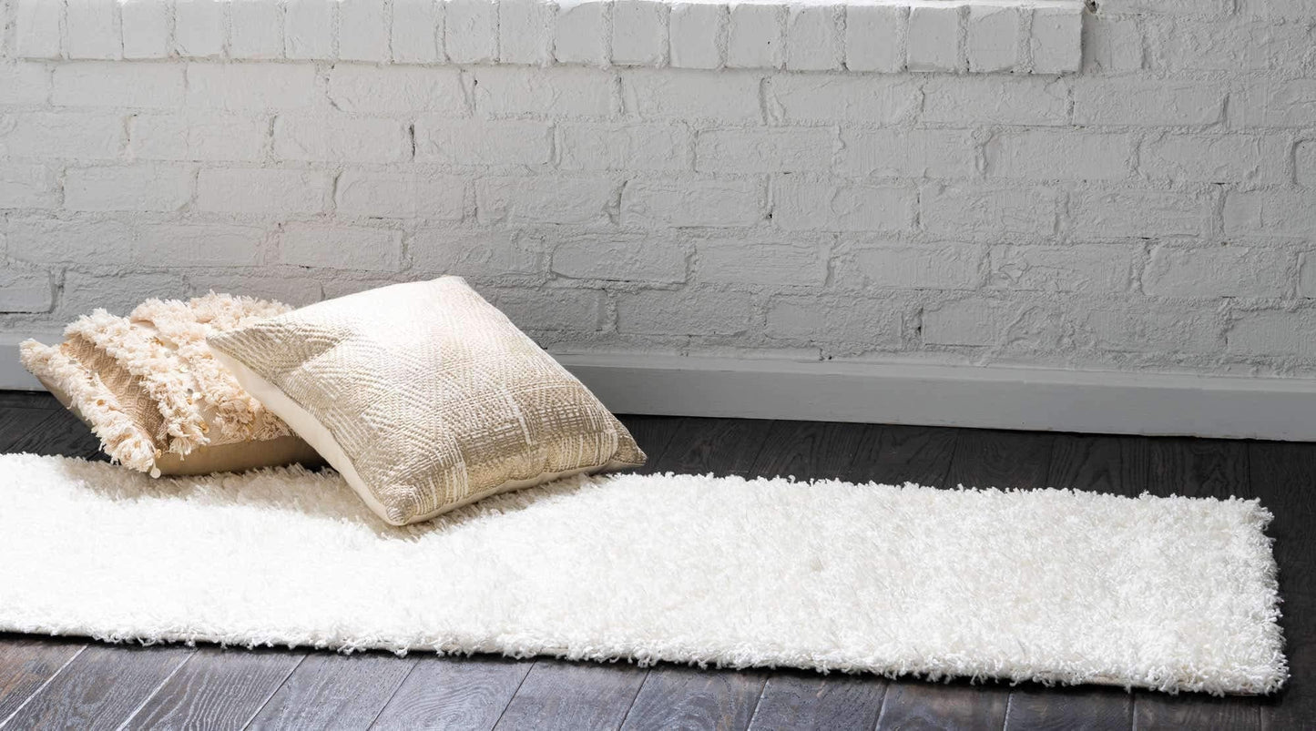 Unique Loom Solid Shag Collection Area Rug (2' 6" x 13' 1" Runner, Snow White)