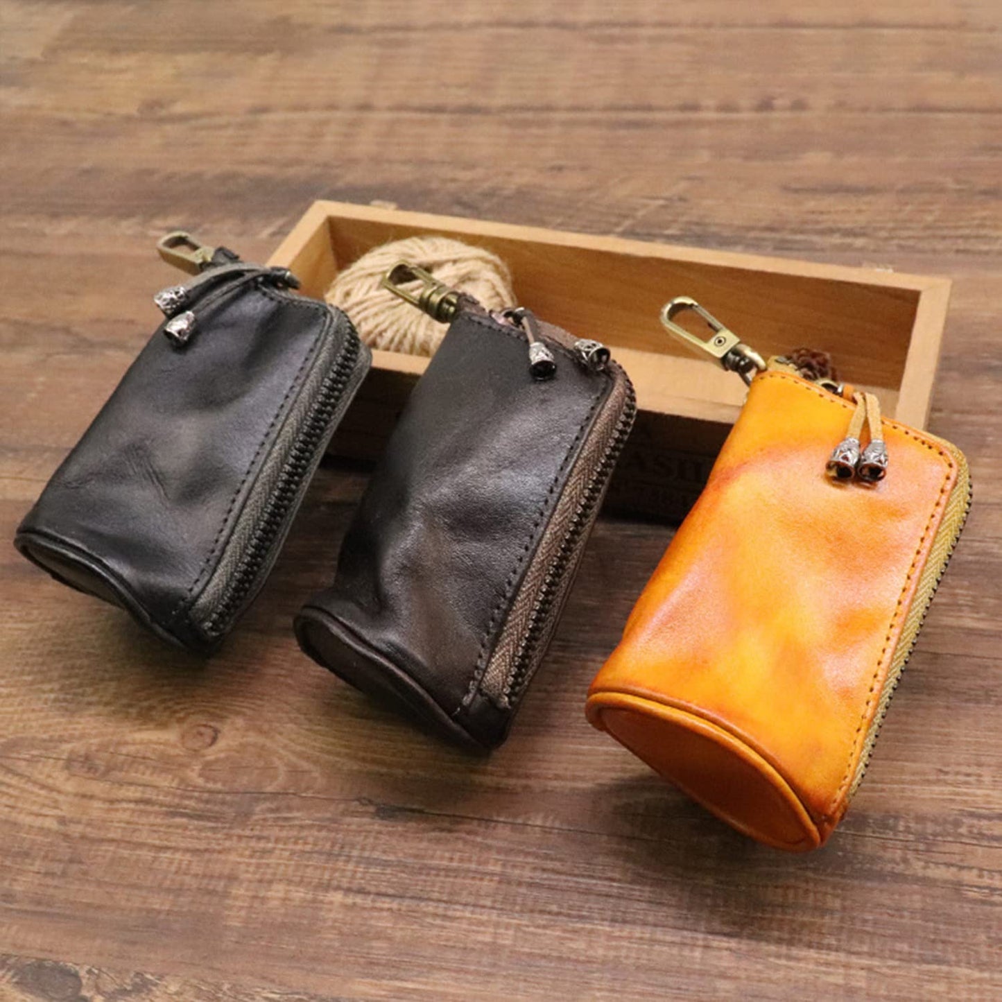 LFWATAXY Medieval Leather Zipper Coin Pouch, Genuine Cowhide Handcrafted Coin Organizer Change Holder Keychain Coin Purse for Men & Women (Brown)