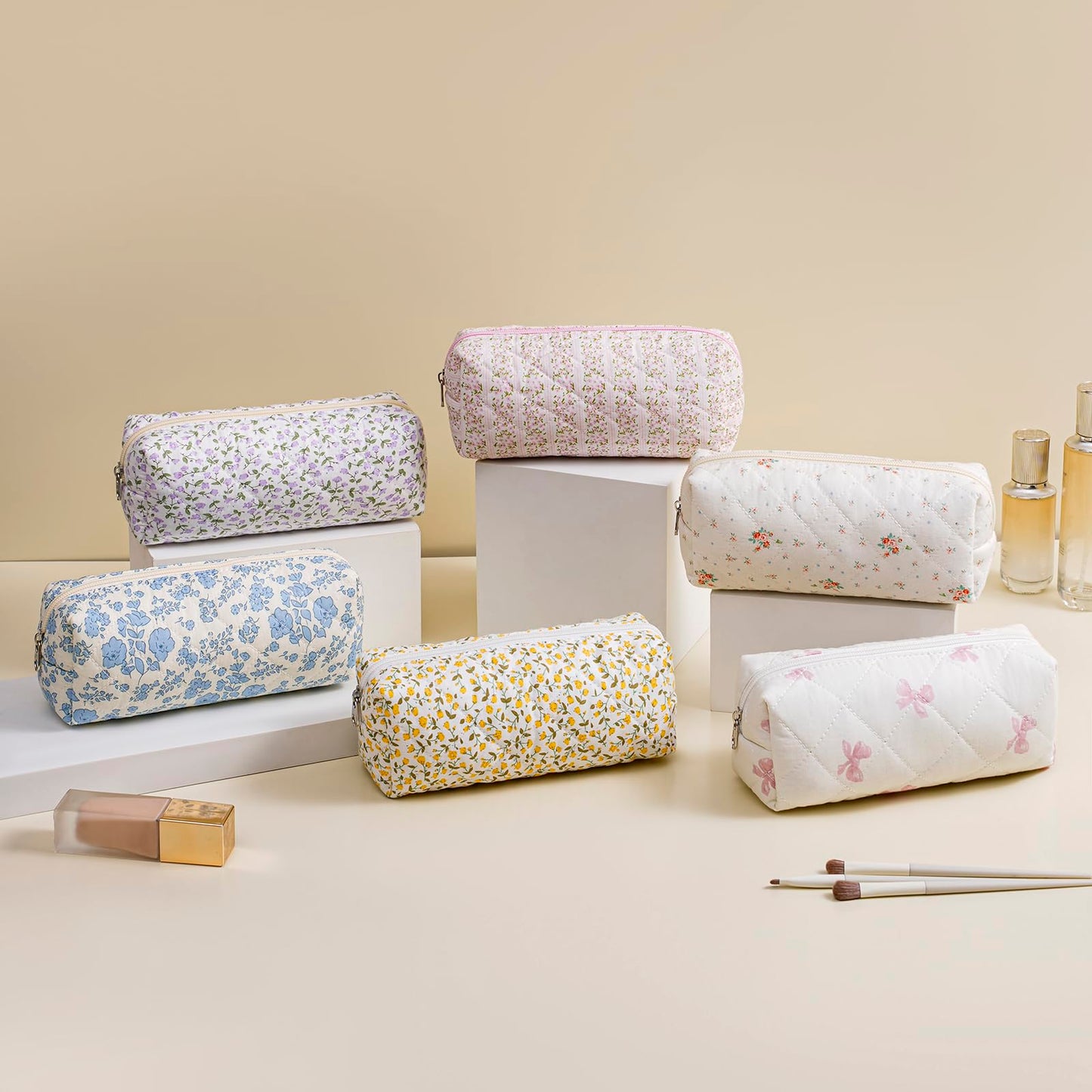 HHQQWZ Cute Floral Cotton Makeup Brush Cosmetic Bag for Women, Travel Quilted Zipper Make Up Bag, Flowers Toiletry Organizer Case Kawaii Makeup Cosmetic Travel Cloth Pouch (Pink Floral)