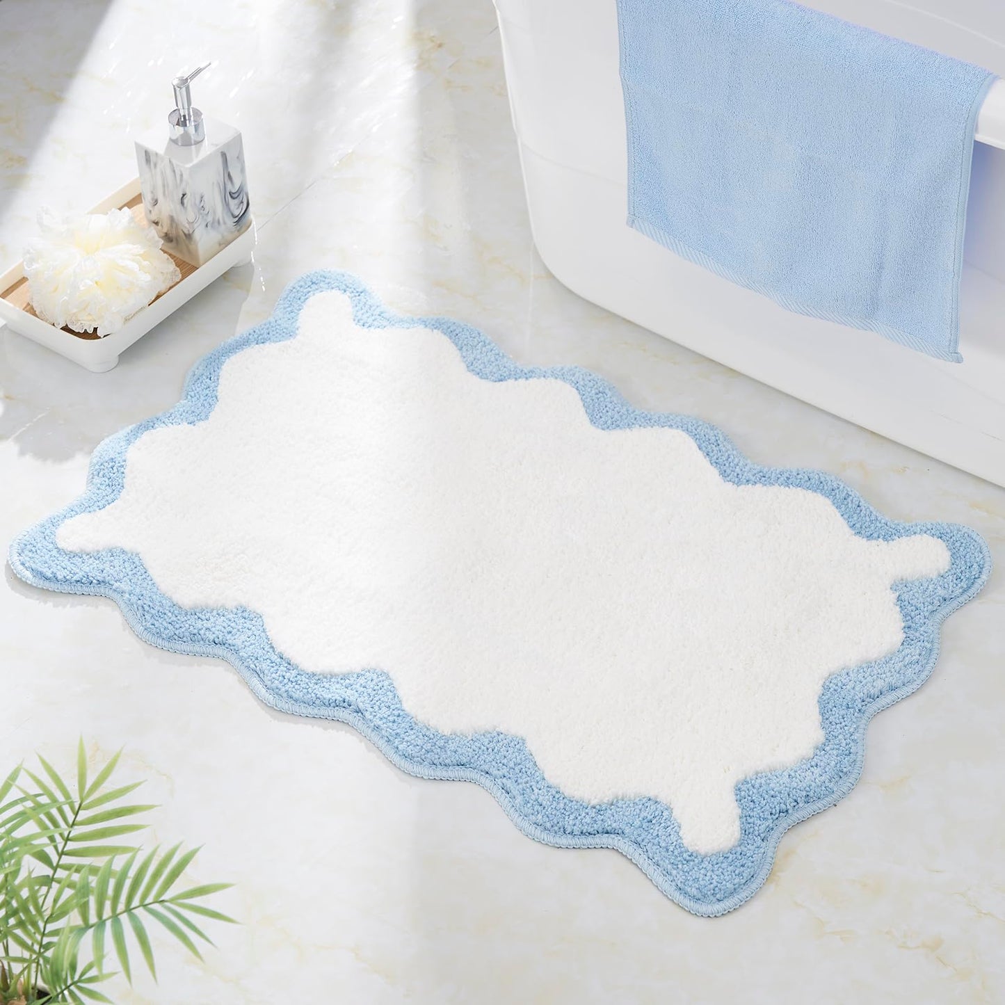 DyeFury Luxury Cute Bathroom Rugs, White Bath Mat W/Blue Scalloped Edge, Microfiber Aesthetic Trendy Funky Fun Preppy Rug, Extra Soft Bathroom Mat Non-Slip for Tub, Shower, and Bath Room 30'' x 20''