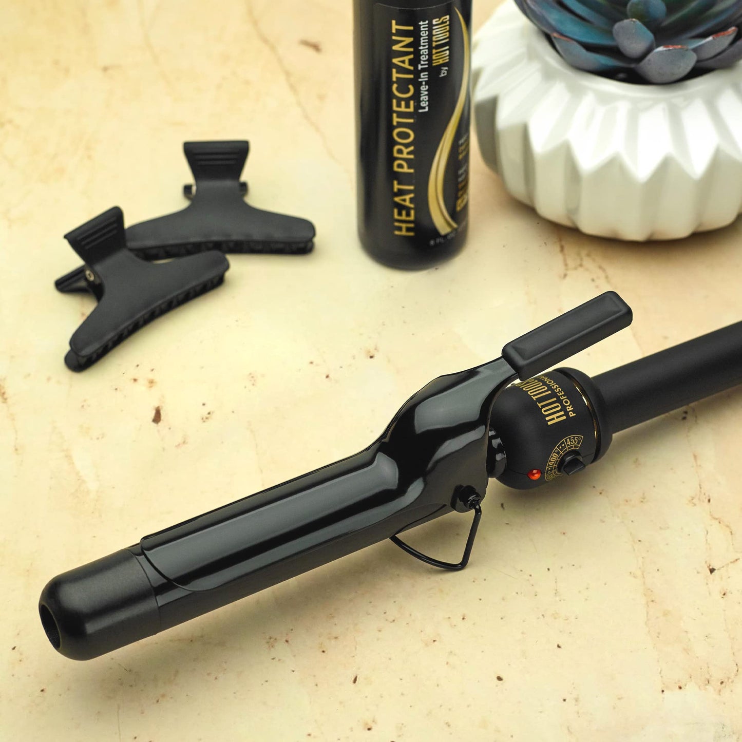 HOT TOOLS (2018 MODEL) Pro Artist 24K Gold Curling Iron | Long Lasting, Defined Curls (1-1/4 in)