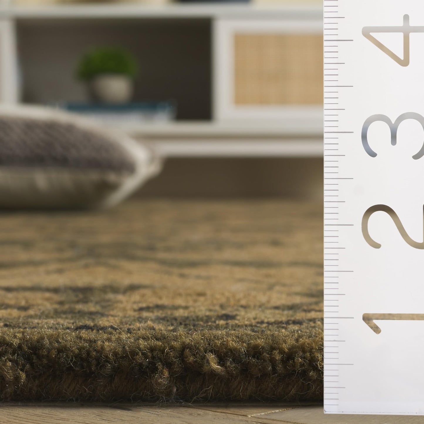 SAFAVIEH Antiquity Collection Area Rug - 6' Square, Olive & Green, Handmade Traditional Oriental Wool, Ideal for High Traffic Areas in Living Room, Bedroom (AT824A)