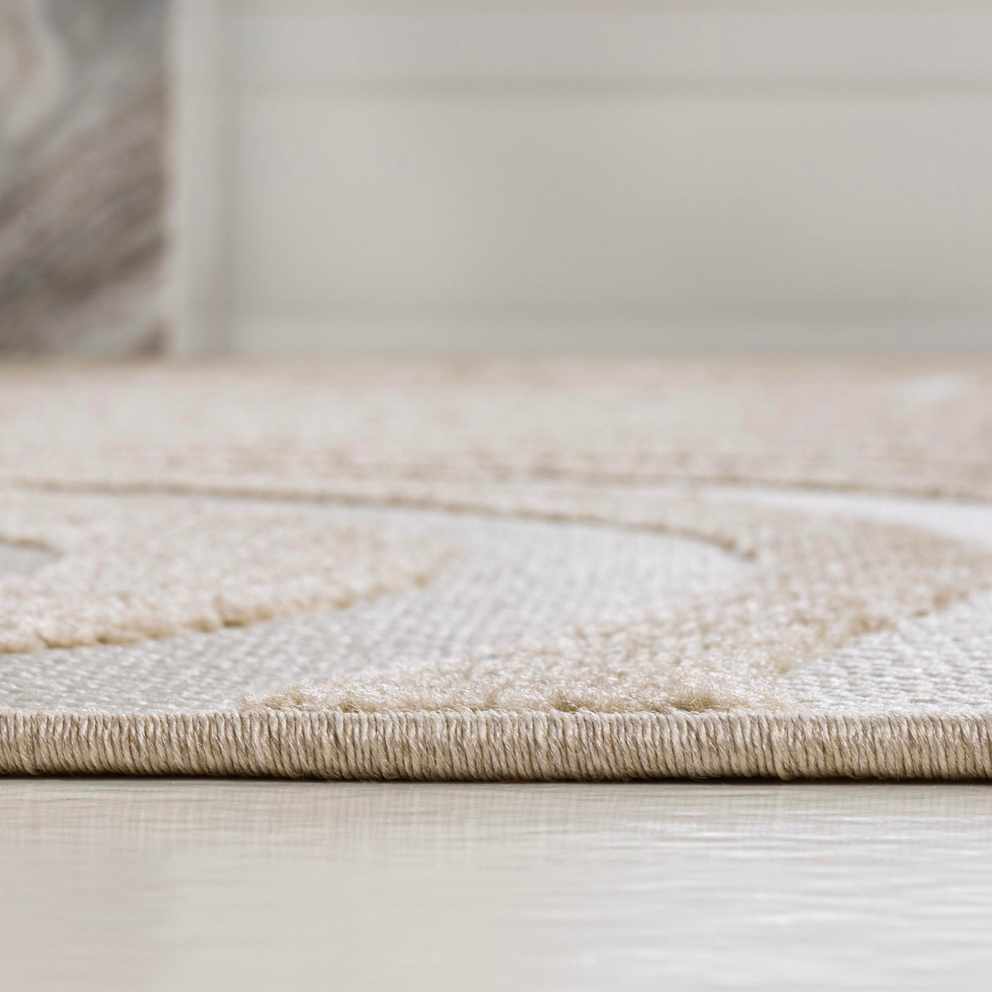 JONATHAN Y Maribo High-Low Abstract Striped Beige/Cream 2x8 Indoor/Outdoor Runner Rug for Patio, Backyard, Living Room, Bedroom, Office, Hose-Washable (SCN103D-28)