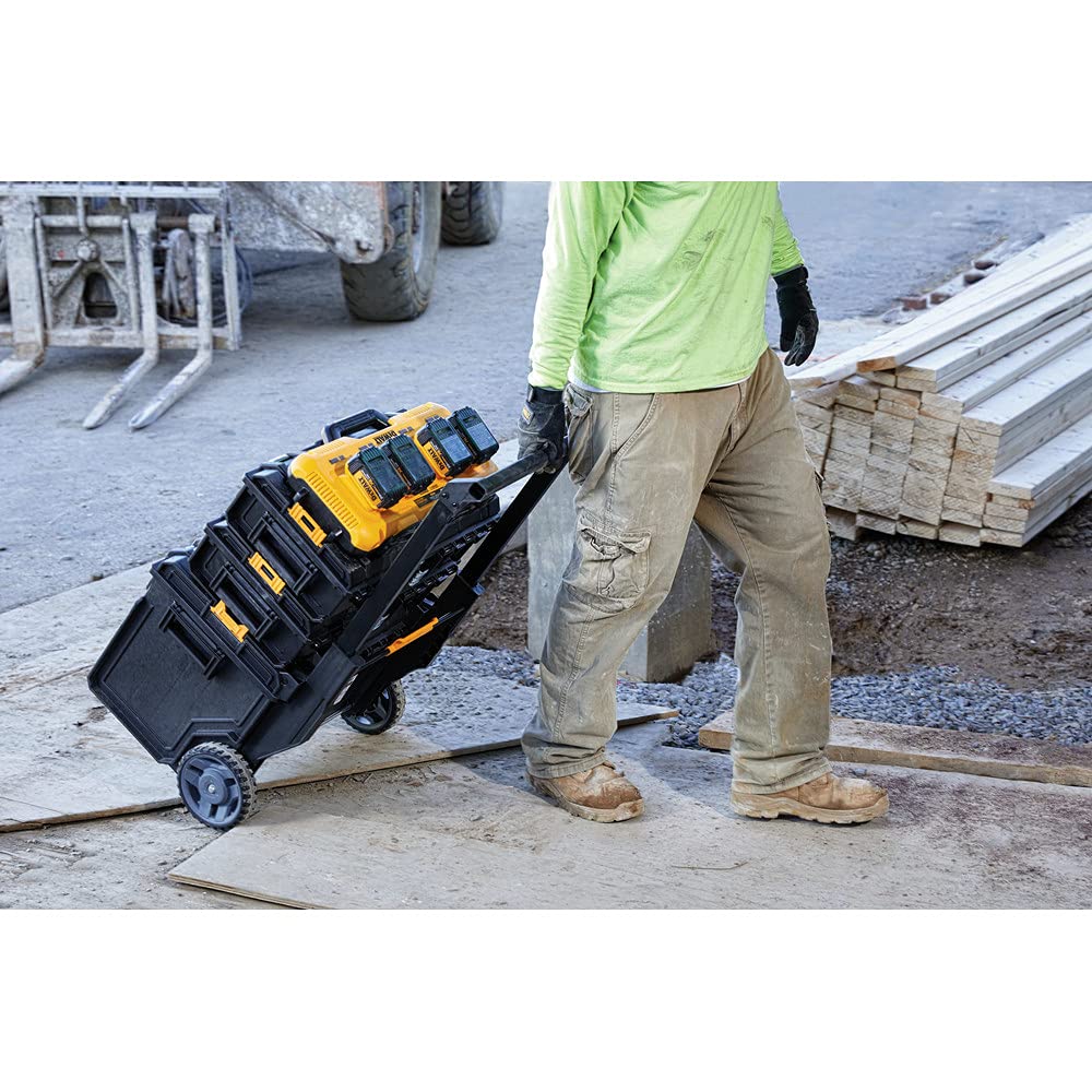 DEWALT 20V MAX* Charger, 4-Port, Rapid Charge (DCB104) , Black/Yellow