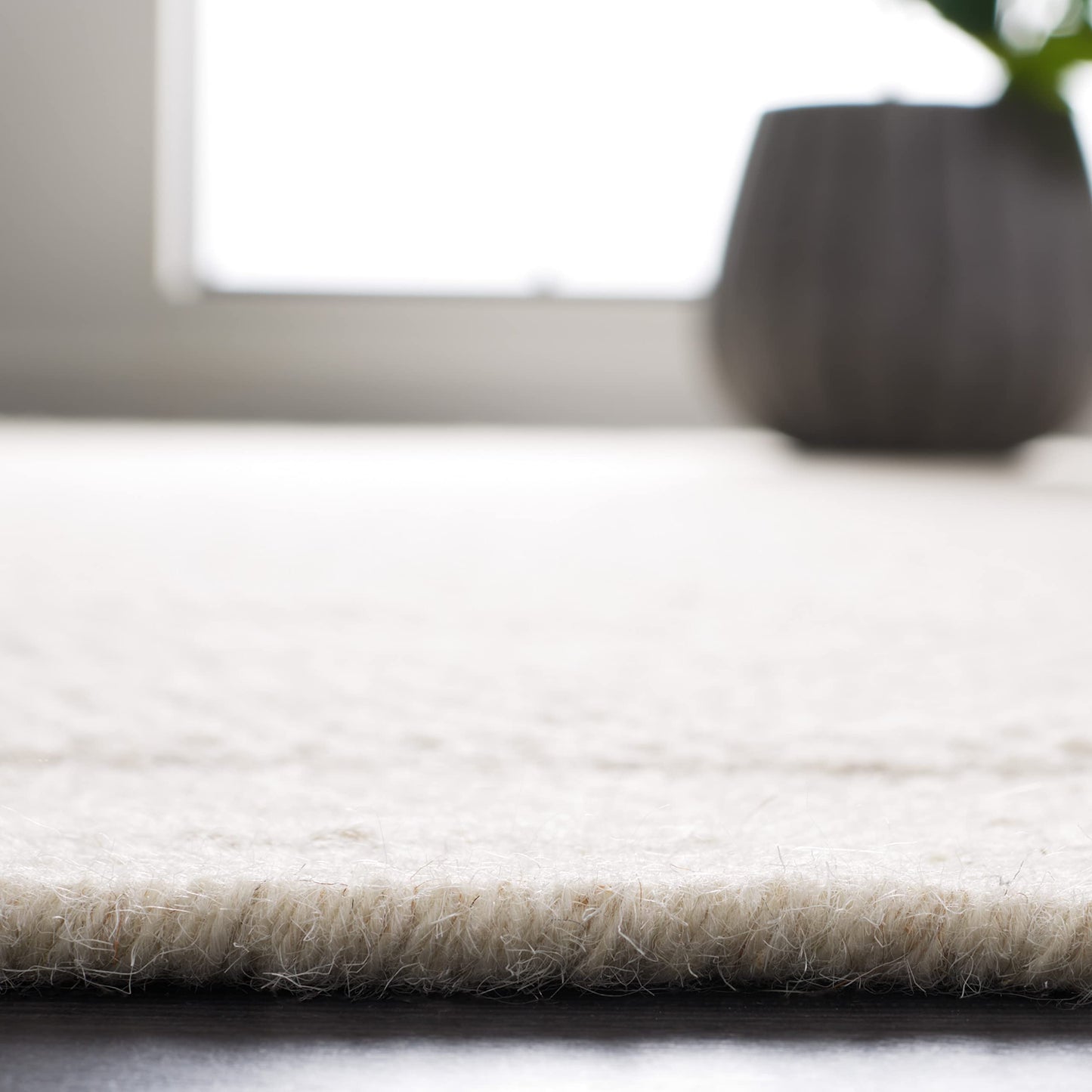 SAFAVIEH Vermont Collection Area Rug - 7' Square, Ivory, Handmade Wool, Ideal for High Traffic Areas in Living Room, Bedroom, Dining (VRM807A-7SQ)