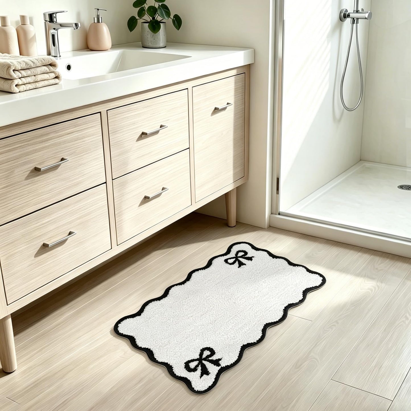 WENBOER Cute Bow Bath Mat, Black and White Scalloped Bathroom Rug, Soft Plush Microfiber Non Slip Washable Bath Rug, Coquette Bathroom Decor for Shower Tub Sink, 20x30 Inch