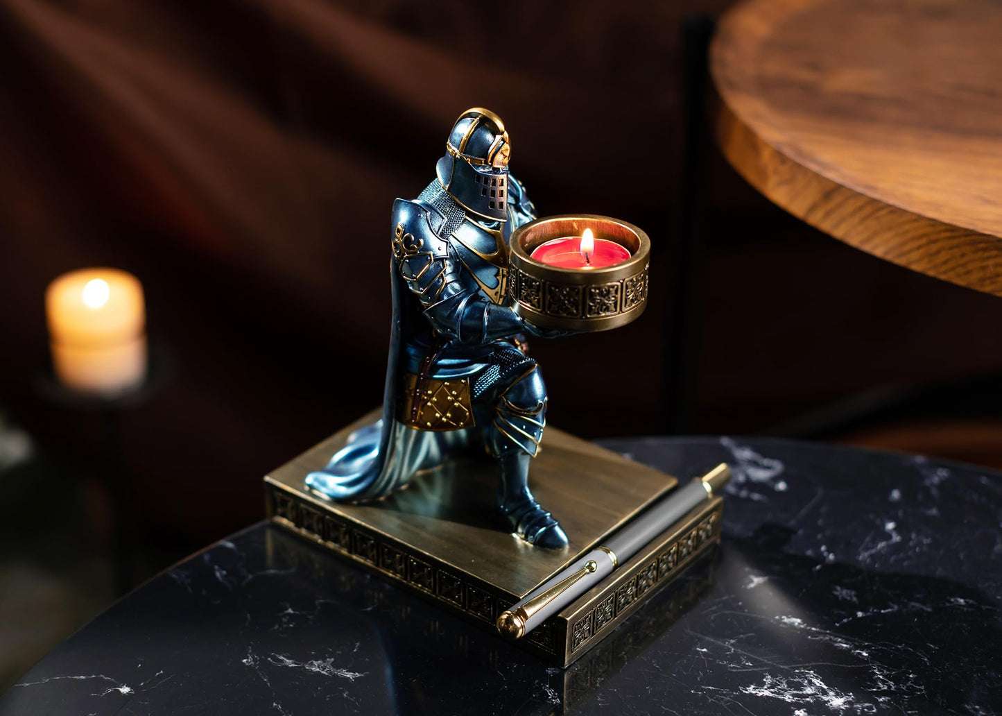 HDMbigmi King's Guard Kneeling Knight Candlestick Holders Resin Posture TeaLight Holder Warrior Mobile Phone Stand Pen Holder Candle Holder for Restaurant, Altar, Home Table(Blue)