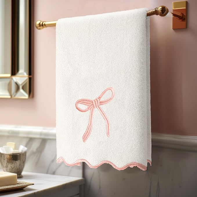 2 Pcs White Pink Scalloped Hand Towels