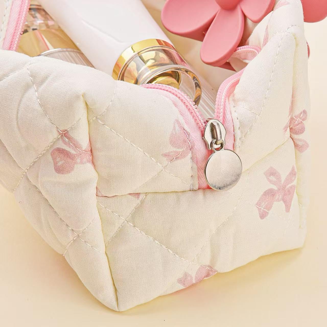 MZLUWM Floral Makeup Bag,Floral Quilted Make Up Bag,Large Cosmetic Bag,Fashionable Travel Makeup Pouch, Cute Portable Storage Bag,Puffy Coquette Makeup Bag, Attractive Quilted Pouch