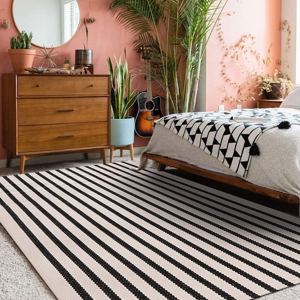 LEEVAN Black and White Striped Area Rug 3x5 ft Outdoor Patio Rugs Woven Washable Farmhouse Floor Carpet Front Porch Doormat for Bedroom/Courtyard/Laundry Room/Living Room