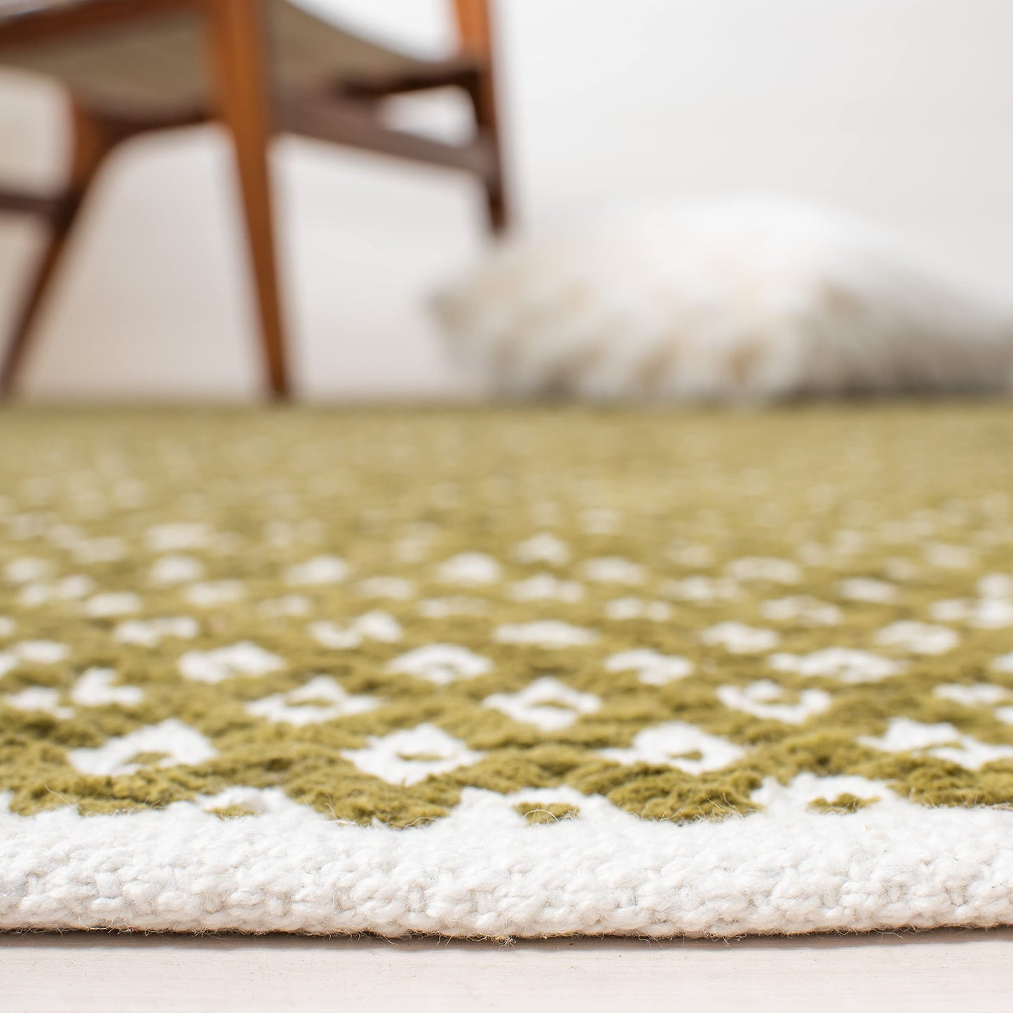 SAFAVIEH Boston Collection Area Rug - 4' Square, Olive, Handmade Flat Weave Cotton, Ideal for High Traffic Areas in Living Room, Bedroom (BOS685B)