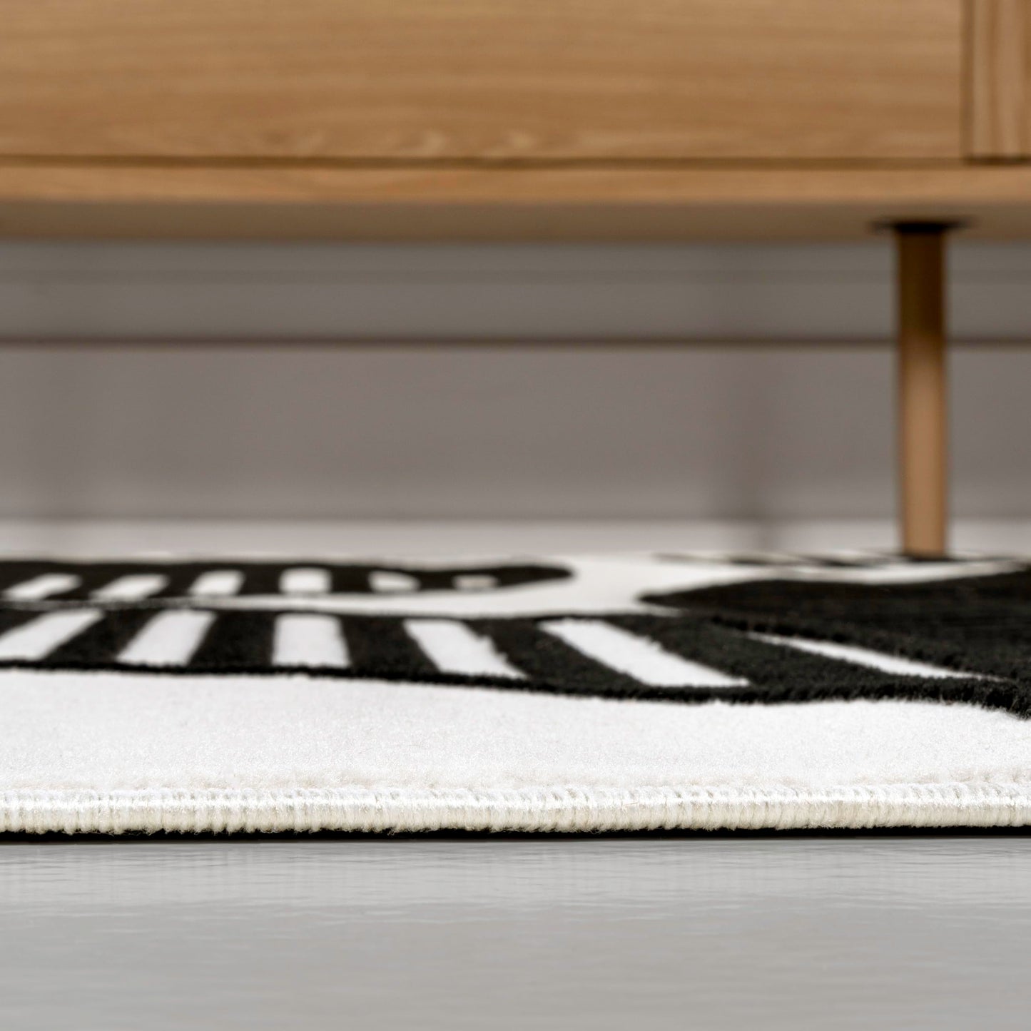 JONATHAN Y Nordby High-Low Arch Striped Black/White Indoor Area Rug, 4x6, Indoor, Non-Shedding, Stain Resistant for Bedroom, Living Room, Kitchen (SCN104G-4)