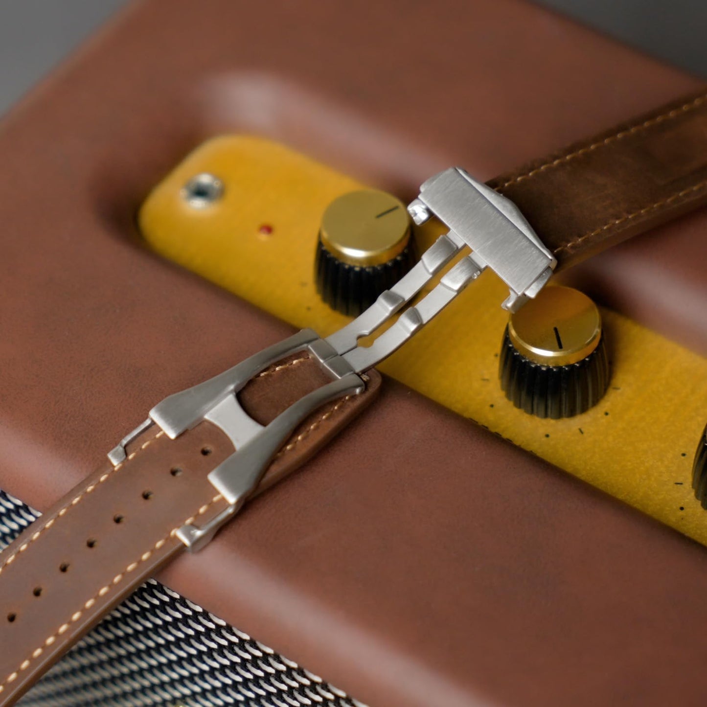 Vintage Genuine Leather Band for Apple Watch Ultra 49mm (2026 Upgrade), Rugged Replacement Strap Compatible with iWatch 46mm 45mm 44mm - for Men Women, Fit Ultra3/2/1, SE 3/2/1, Series11 10/9/8/7/6/5/4