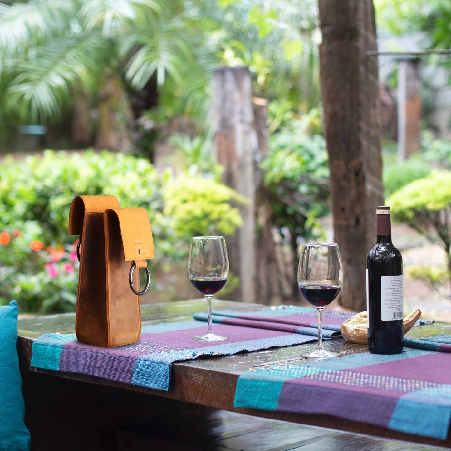 Londo Genuine Leather Wine Bottle Holder – Stylish & Durable Wine Carrier for Travel, Picnics, and Gifting