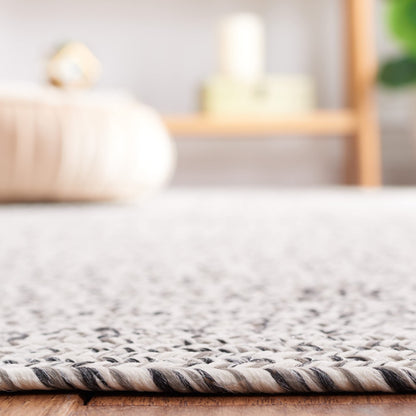 SAFAVIEH Washable Rug Outdoor Braided Collection - 5' x 8', Grey & Ivory, Handmade & Reversible, Non-Shedding & Easy to Clean, Ideal for Patio, Backyard, Mudroom (BRA201F)