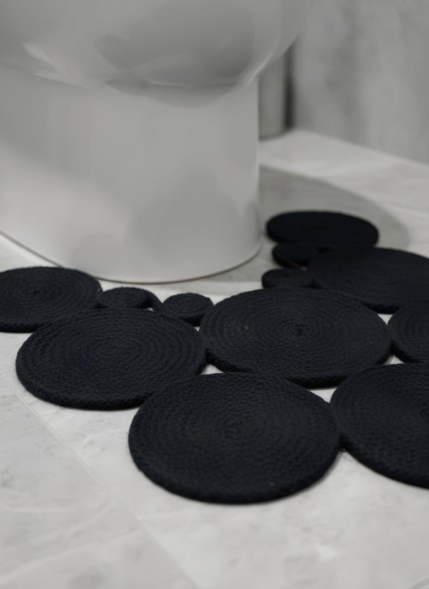 SHIVERO HOMES Round Jute Bath Mat 23.6 x 15.7 Inch, Handwoven Double Sided Woven Black Bathroom Rug, Non Slip Toilet Mat for Bathroom Floor, Shower & Commode Décor