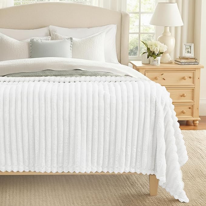 decorUhome Soft Fleece White Twin Blanket for Bed, Cozy Fluffy Plush Flannel Striped Throws for Couch Sofa, Lightweight Decorative Ribbed Fuzzy Blanket for Woman, 60x80 Inches
