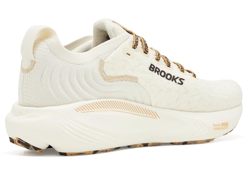 Brooks Womens Adrenaline GTS 25 Coconut/Tofu/Creme 9 Medium