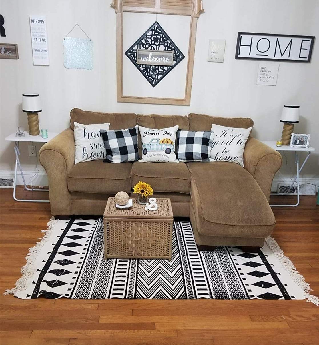 USTIDE 3'x5'Hand Woven Rug, Accent Rug for Bedroom, Large Cotton Tassels Boho Area Rug Fringe Rug for Living Room Kitchen Laundry Bathroom Doorway, Black&Cream