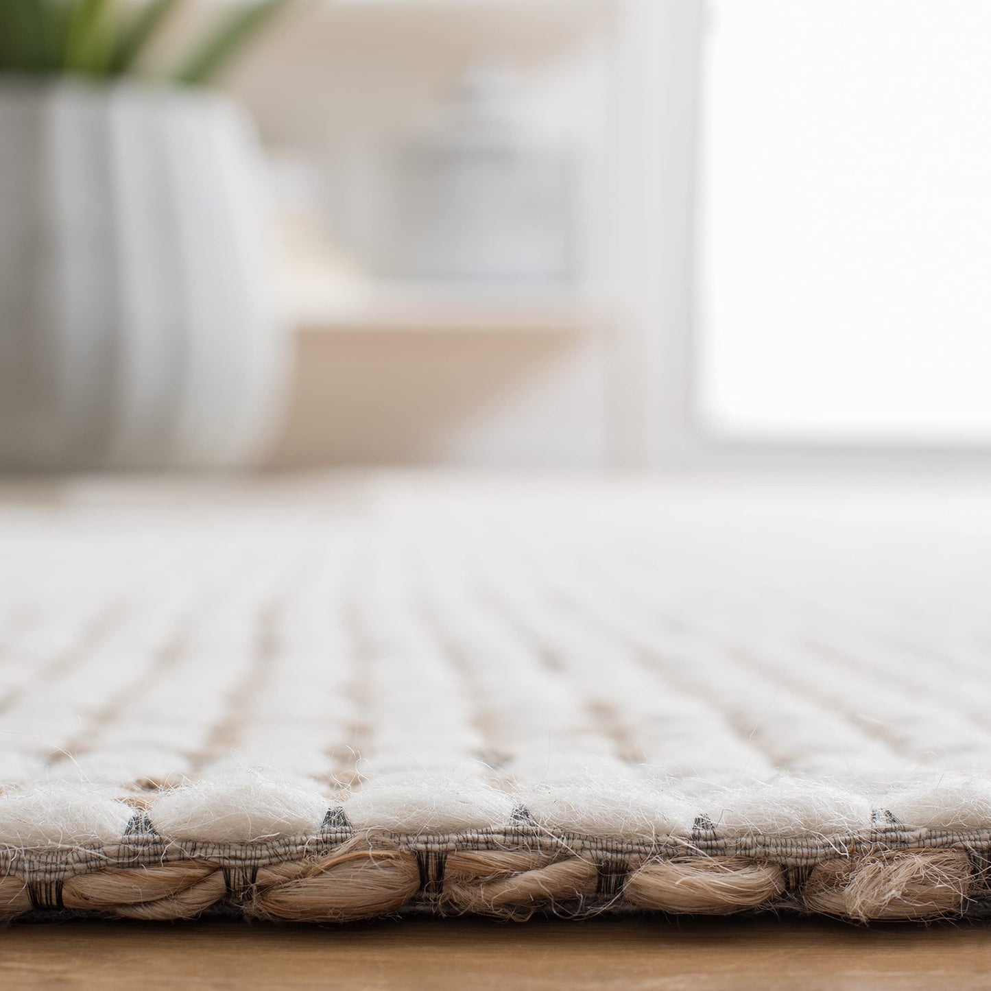 SAFAVIEH Natural Fiber Collection Area Rug - 4' Square, Natural & Ivory, Handmade Farmhouse Jute & Wool, Ideal for High Traffic Areas in Living Room, Bedroom (NFB553A)