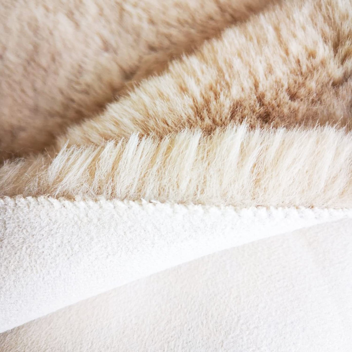 Ghouse Light Brown Beige Faux Rabbit Fur Rug 6x9 Machine Washable Area Rugs for Bedroom Fluffy Rugs for Living Room No-Shedding Carpet Sheepskin Rug