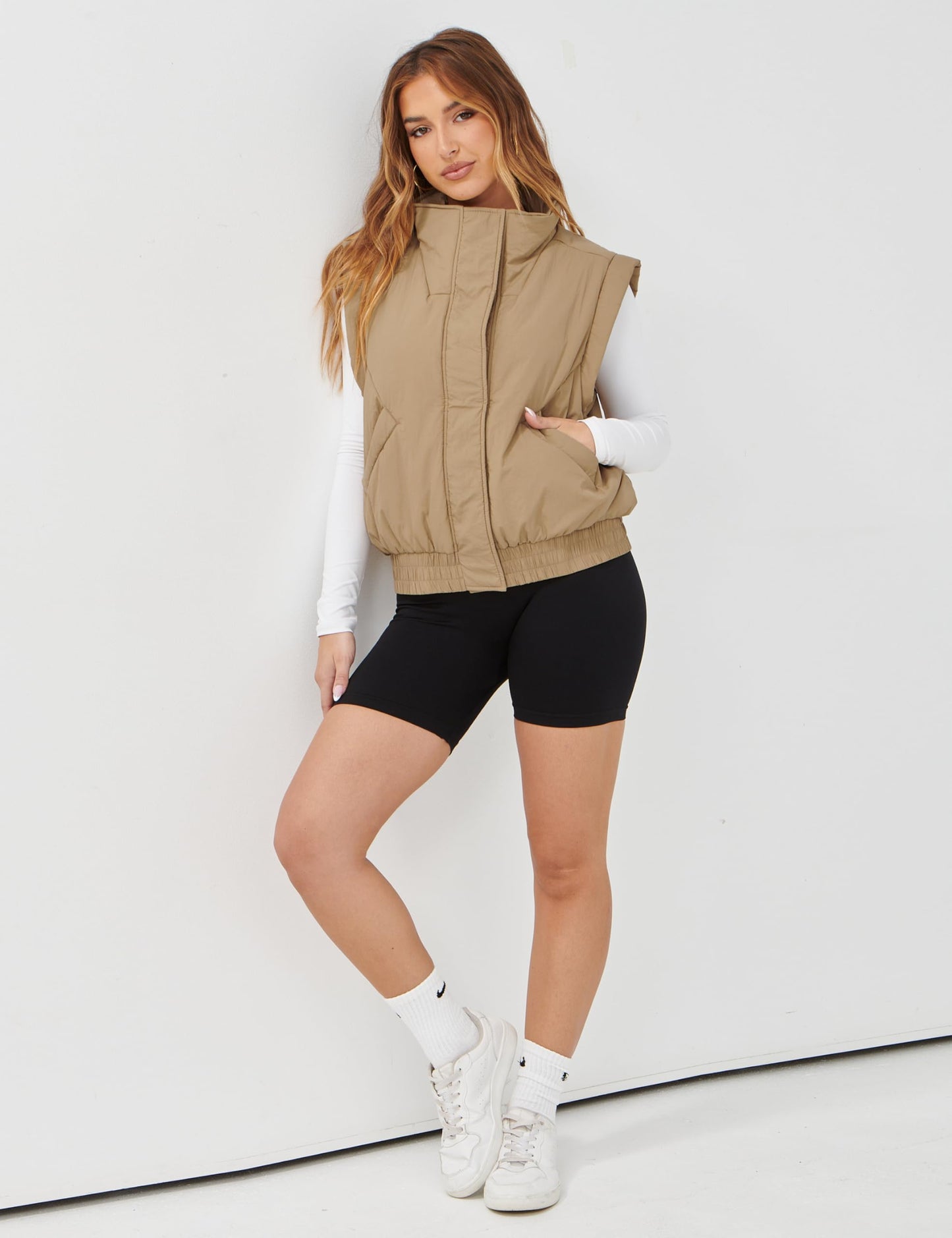 Lviefent Womens Puffer Vest Cropped Lightweight Button Down Quilted Vest Sleeveless Padded Gilet Coat with Pockets (Khaki-S)