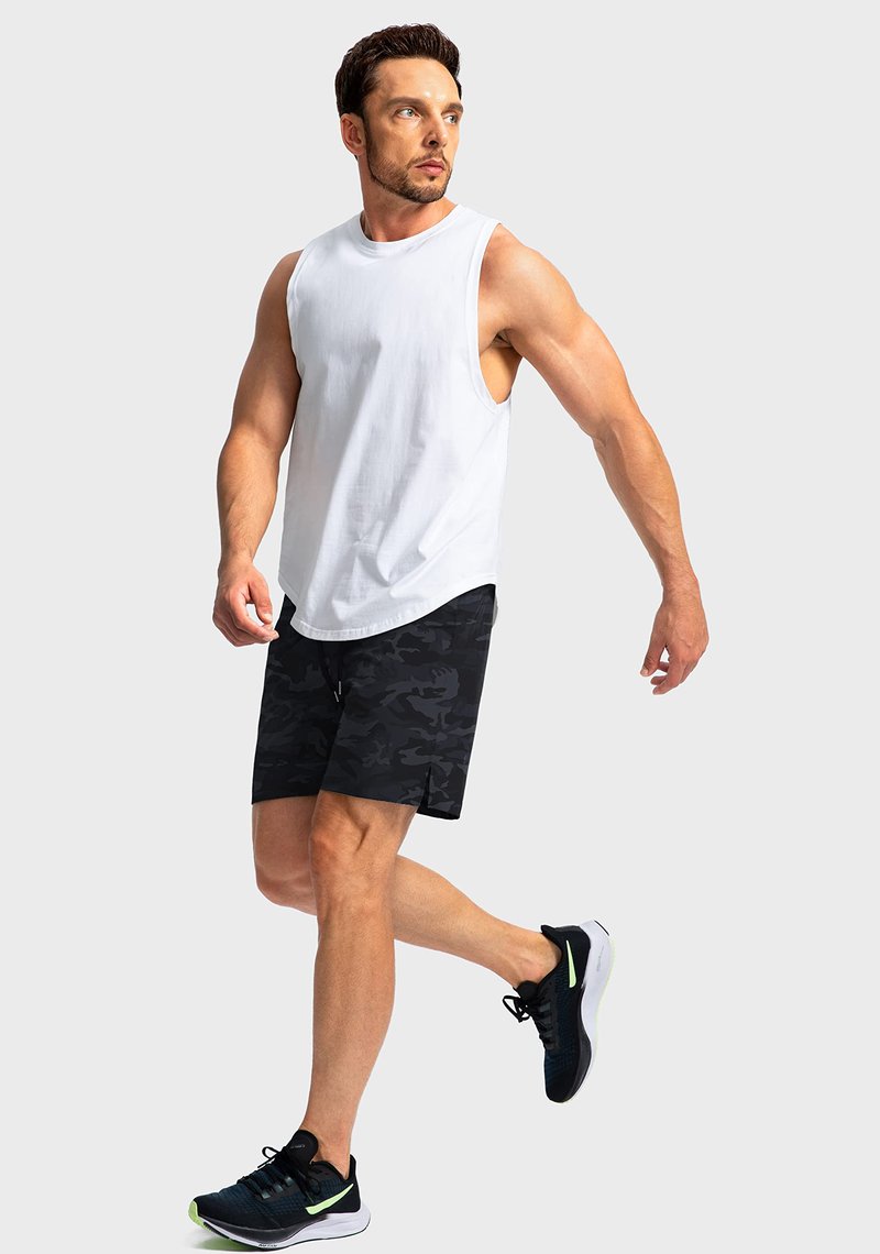 Soothfeel Men's Running Shorts with Zipper Pockets 7 Inch Lightweight Quick Dry Gym Athletic Workout Shorts for Men (Grey Camo, 3XL)