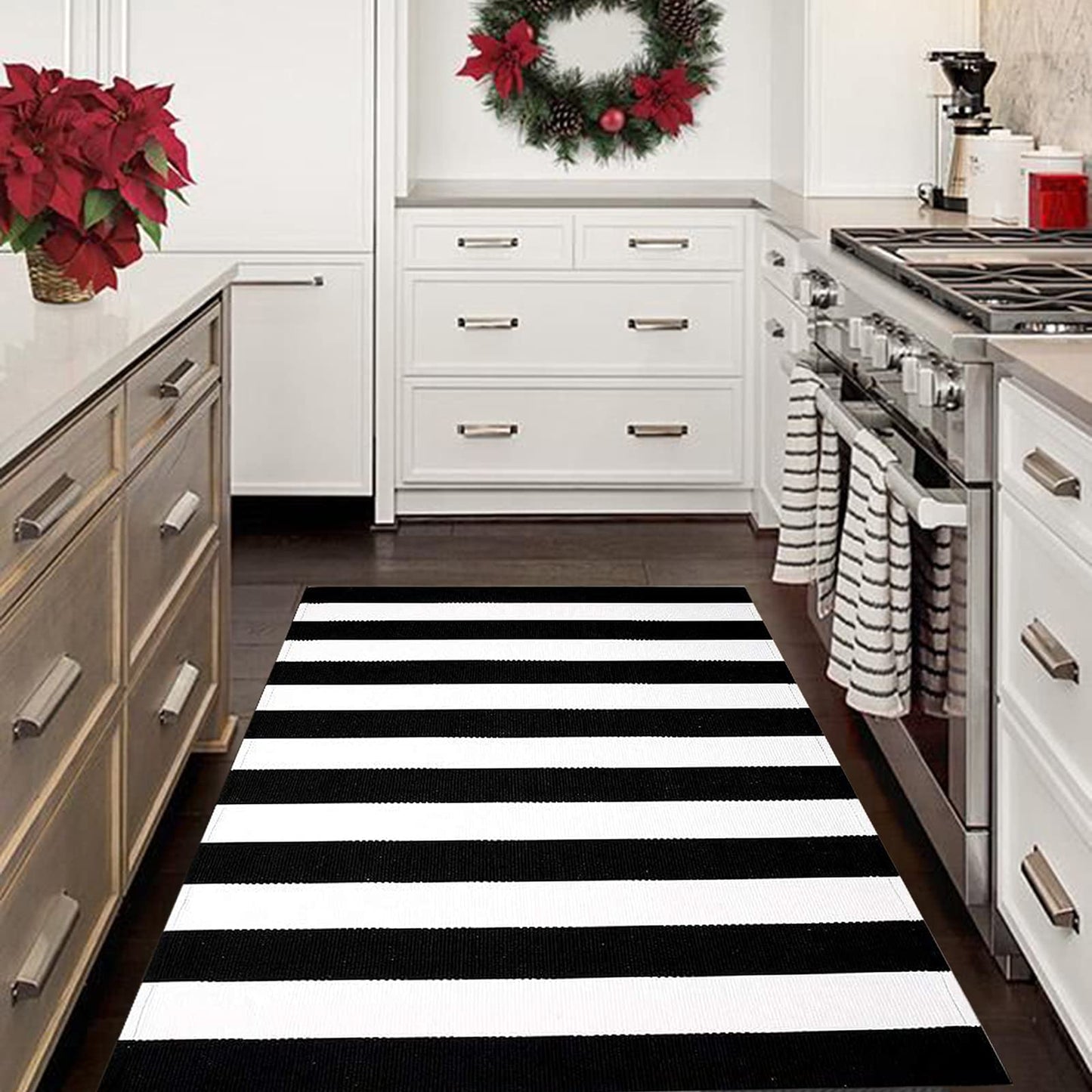 Black and White Outdoor Rug 35.4 x 59 Inches Striped Front Door Mat Front Porch Rug Hand-Woven Machine Washable Indoor/Outdoor Layered Door Mats for Entryway/Porch/Patio