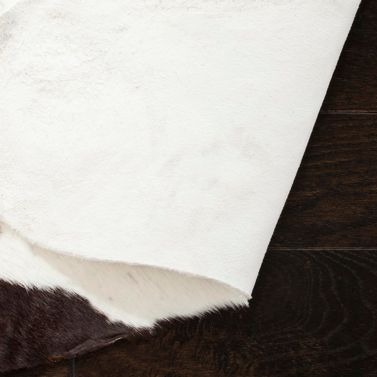 SAFAVIEH Cow Hide Collection Accent Rug - 4'7" x 5'8", Black & White, Handmade Rustic Genuine Cowhide, Ideal for High Traffic Areas in Entryway, Living Room, Bedroom (COH211B)