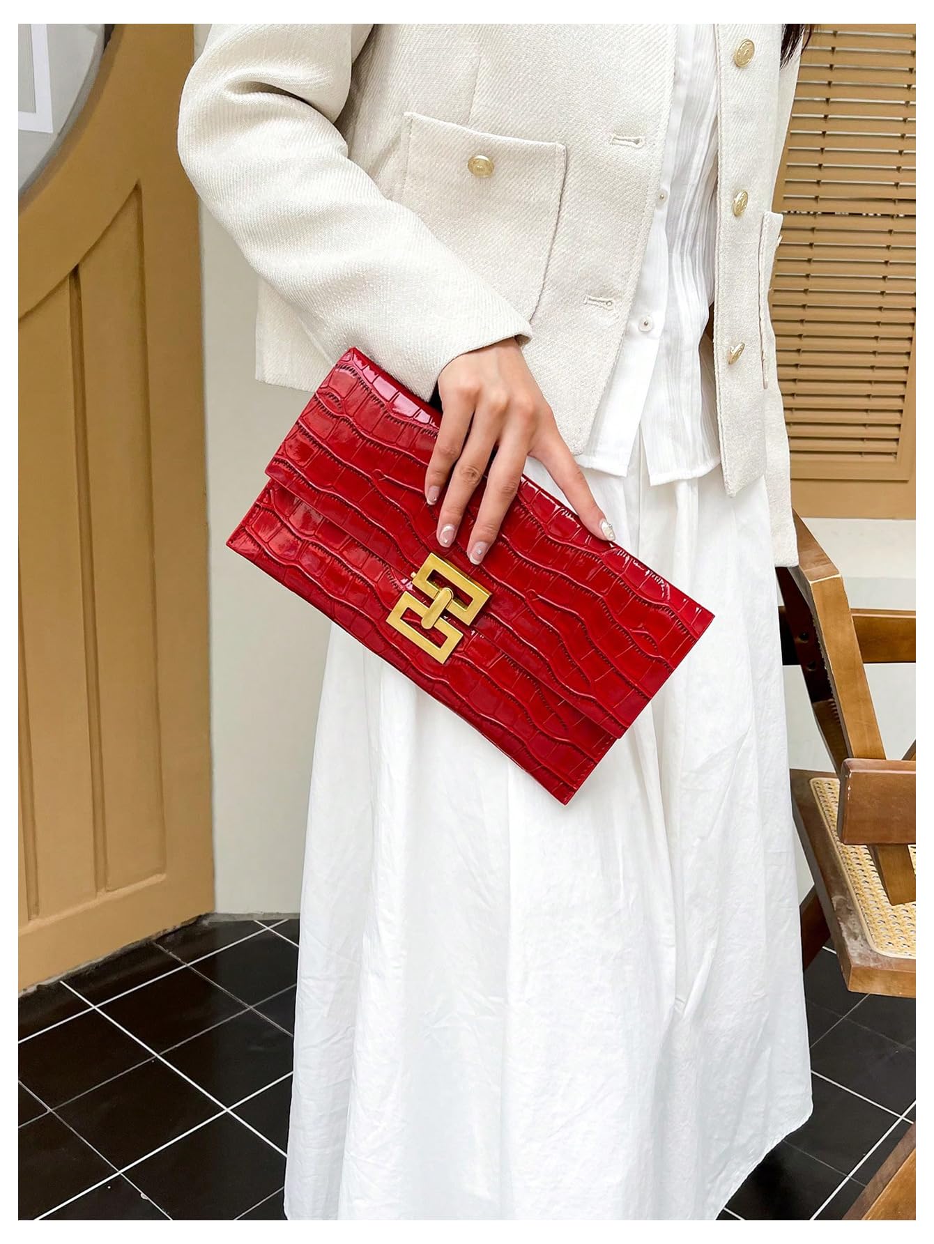 Verdusa Women's Clutch Evening Bags Trendy Envelope Handbags Metallic Purses Red One Size