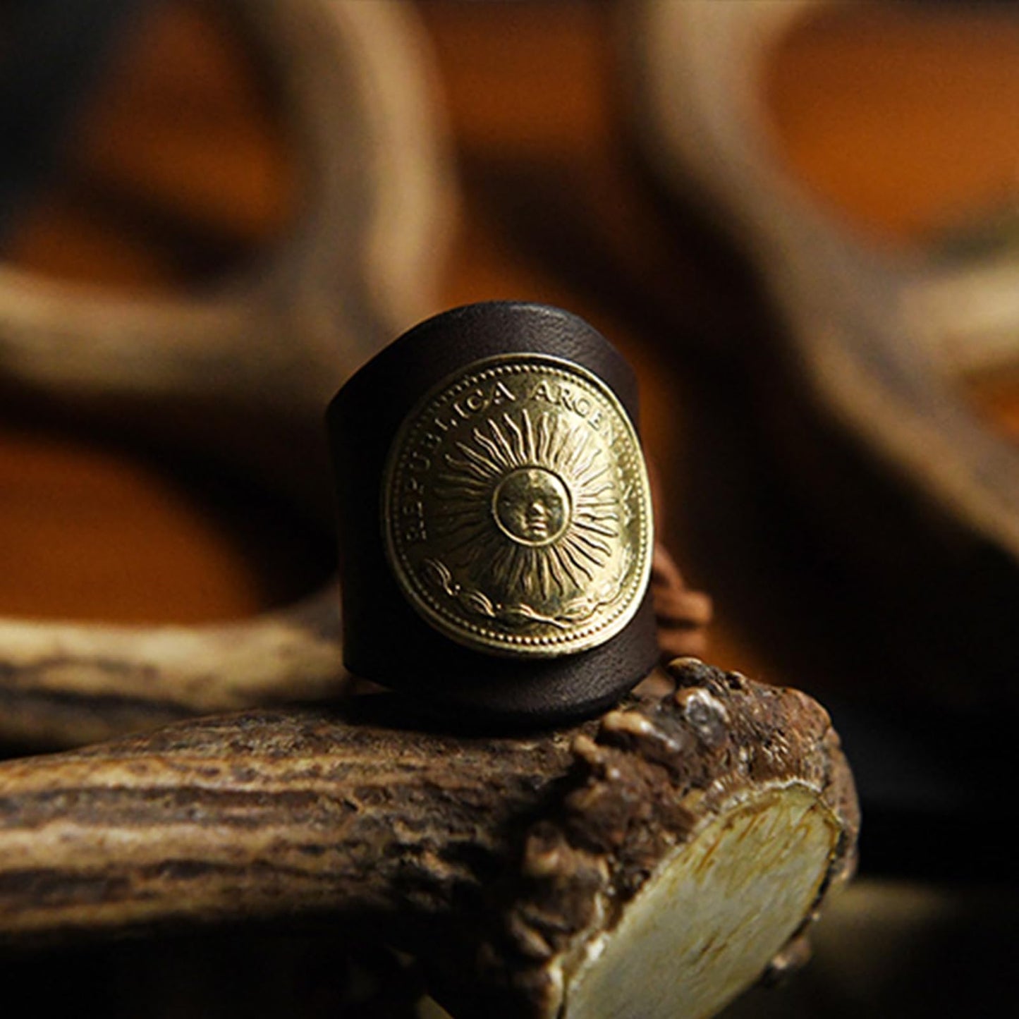 ETACHI Handmade Man Scarf Slide Ring Buckle, Ami Click Retro Rrl Handmade Square Scarf Ring, Made of Cowhide and Coin, Creative Personalized Gifts, 1pcs