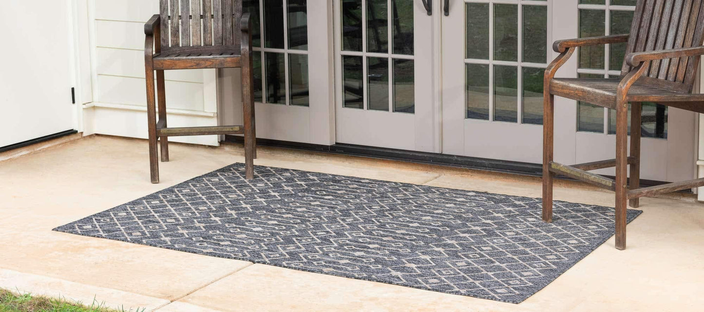 Unique Loom Outdoor Trellis Collection Area Rug - Tribal Trellis (6' 1" x 9' Rectangle, Charcoal Gray/ Natural)