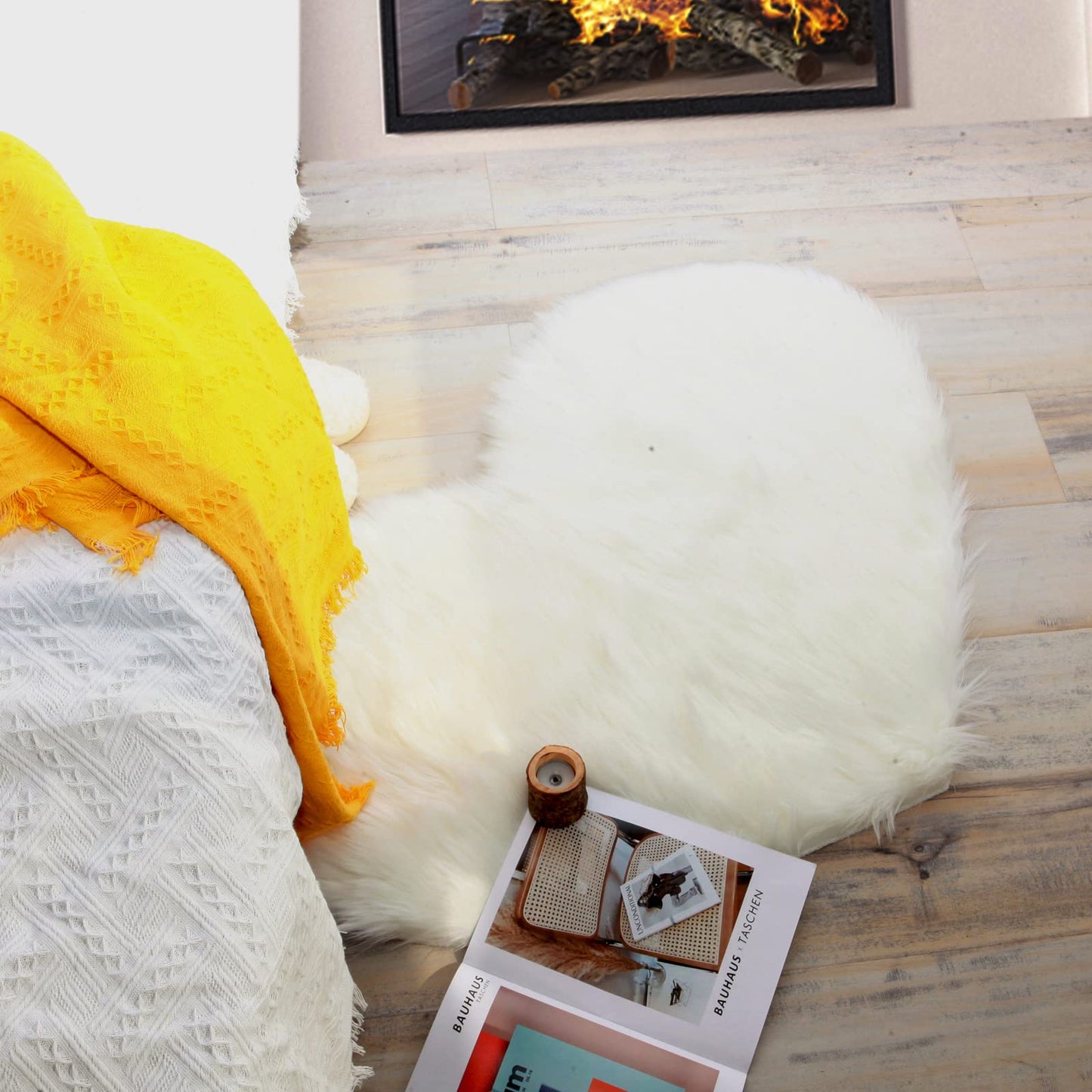 YRXRUS Heart Rug, White Heart Shaped Rug, Fluffy Faux Fur Rugs, Shag Mats for Bedroom Living Room, Love Coquette Room Decor 2x3 Ft