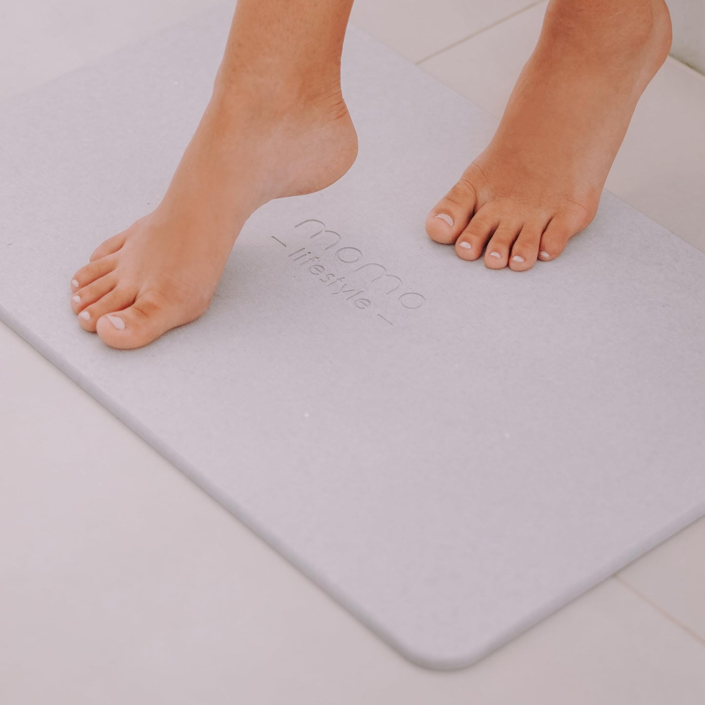 Momo Lifestyle Stone Bath Mat – Quick Dry Diatomaceous Earth Bath Mat, Non Slip Bathroom Shower Mat, Ultra Absorbent Diatomite Bath Stone, Linen Grey, 23.6 x 15.4”